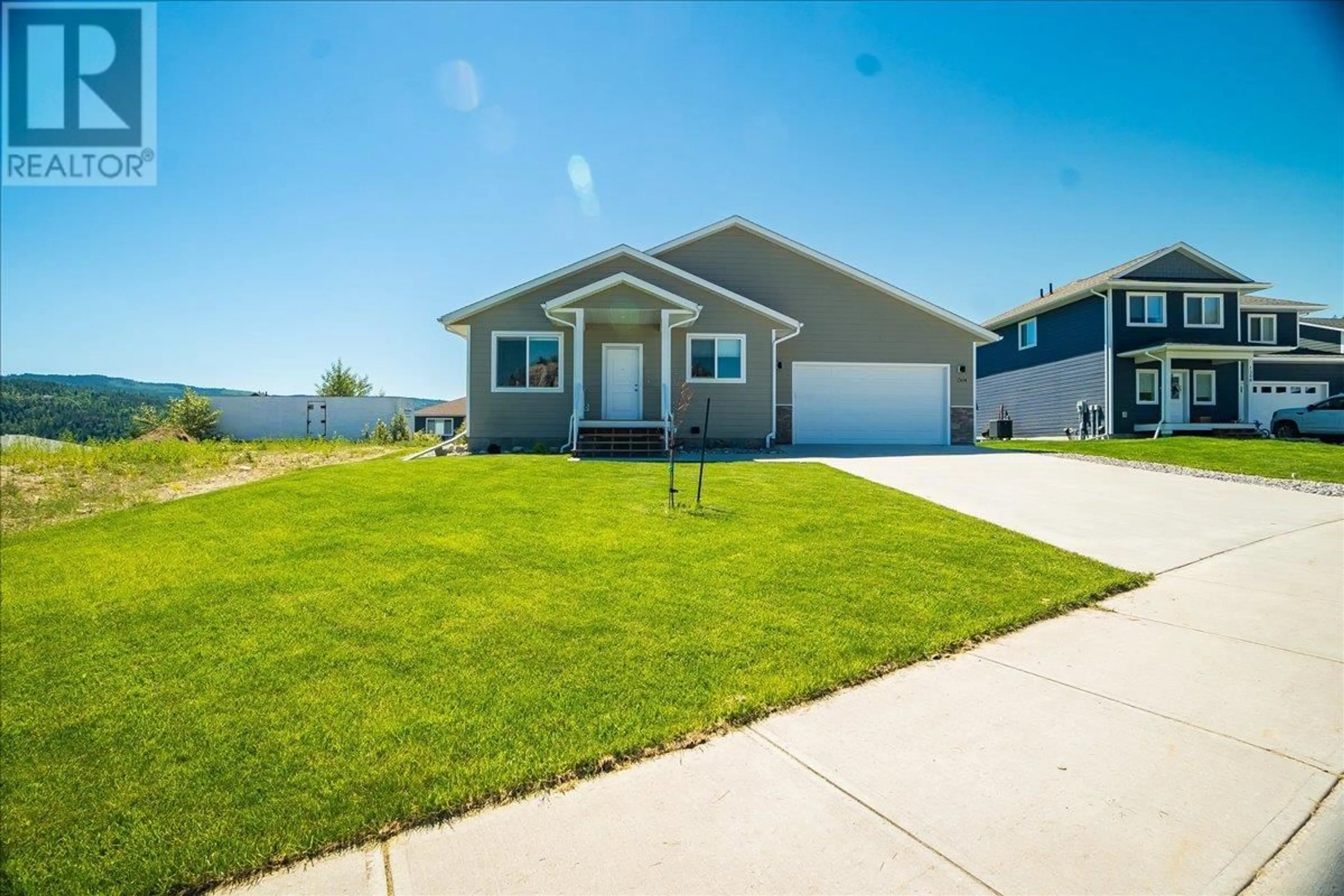 Home with vinyl exterior material, water/lake/river/ocean view for 1504 ASPEN LANE, Castlegar British Columbia V1N4X8