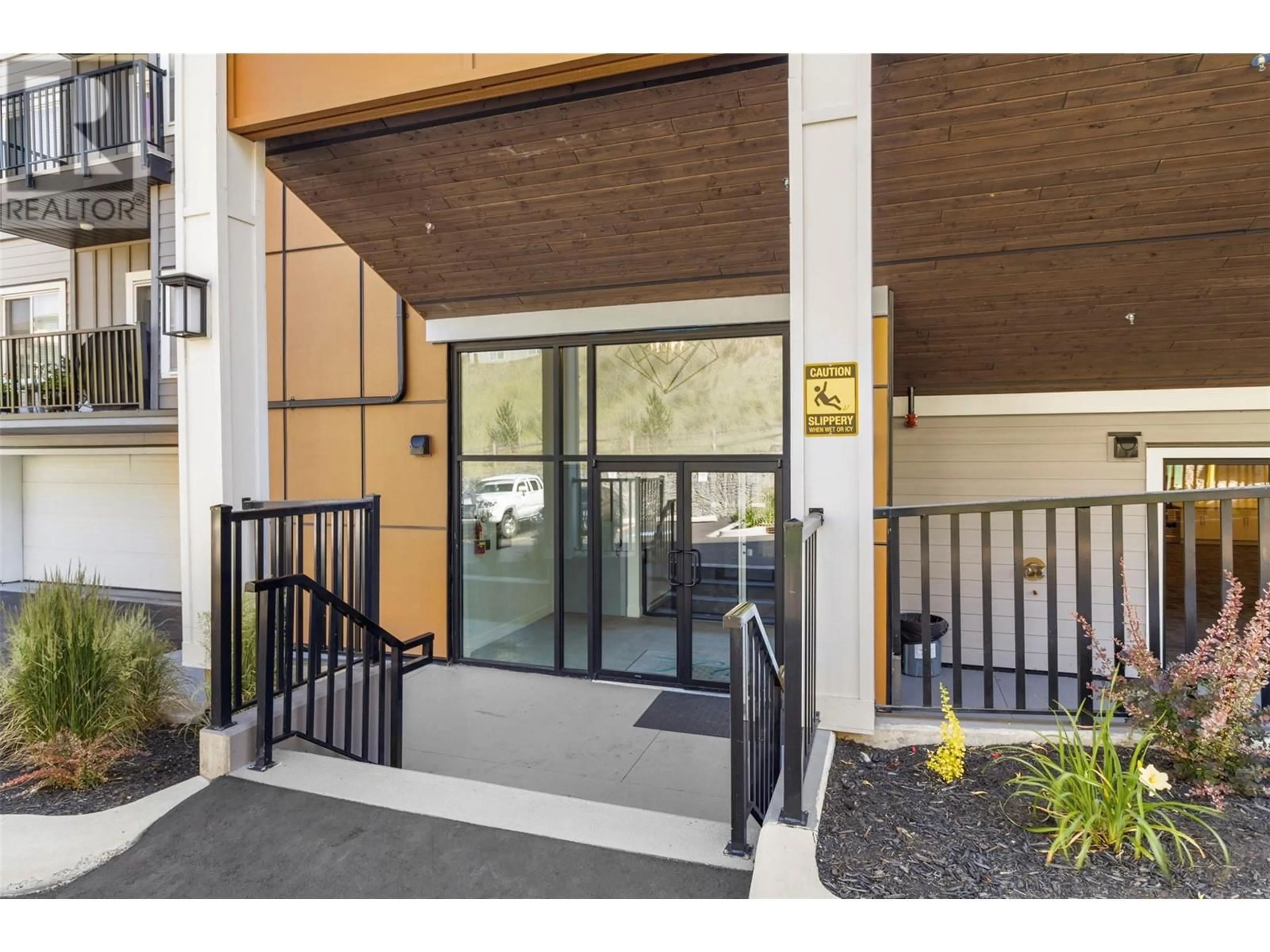 Indoor foyer for 314 - 2046 ROBSON PLACE, Kamloops British Columbia V2E0A5