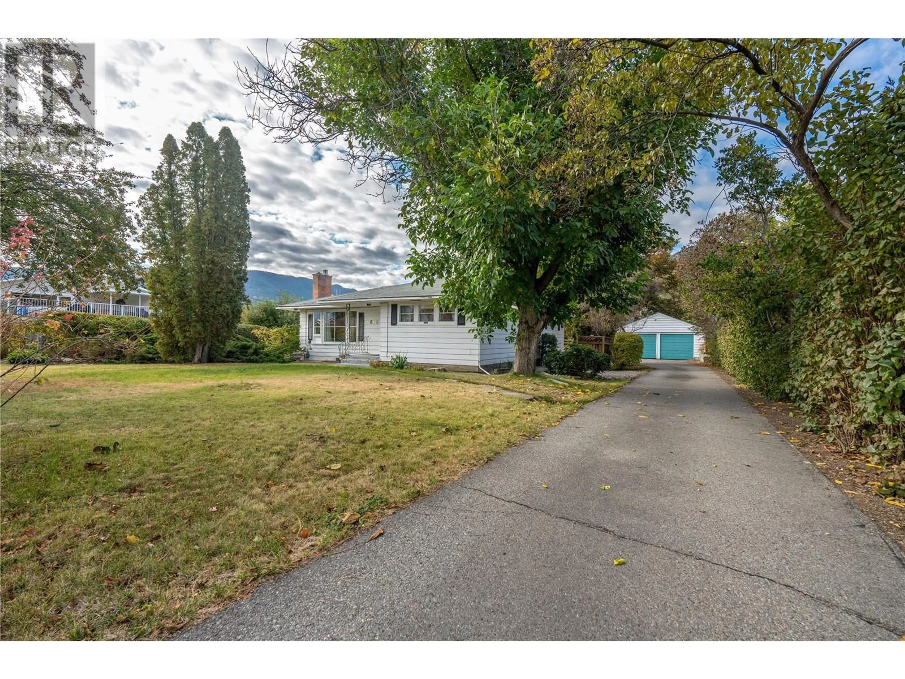 A pic from outside/outdoor area/front of a property/back of a property/a pic from drone, street for 610 VEDETTE DRIVE, Penticton British Columbia V2A7K8