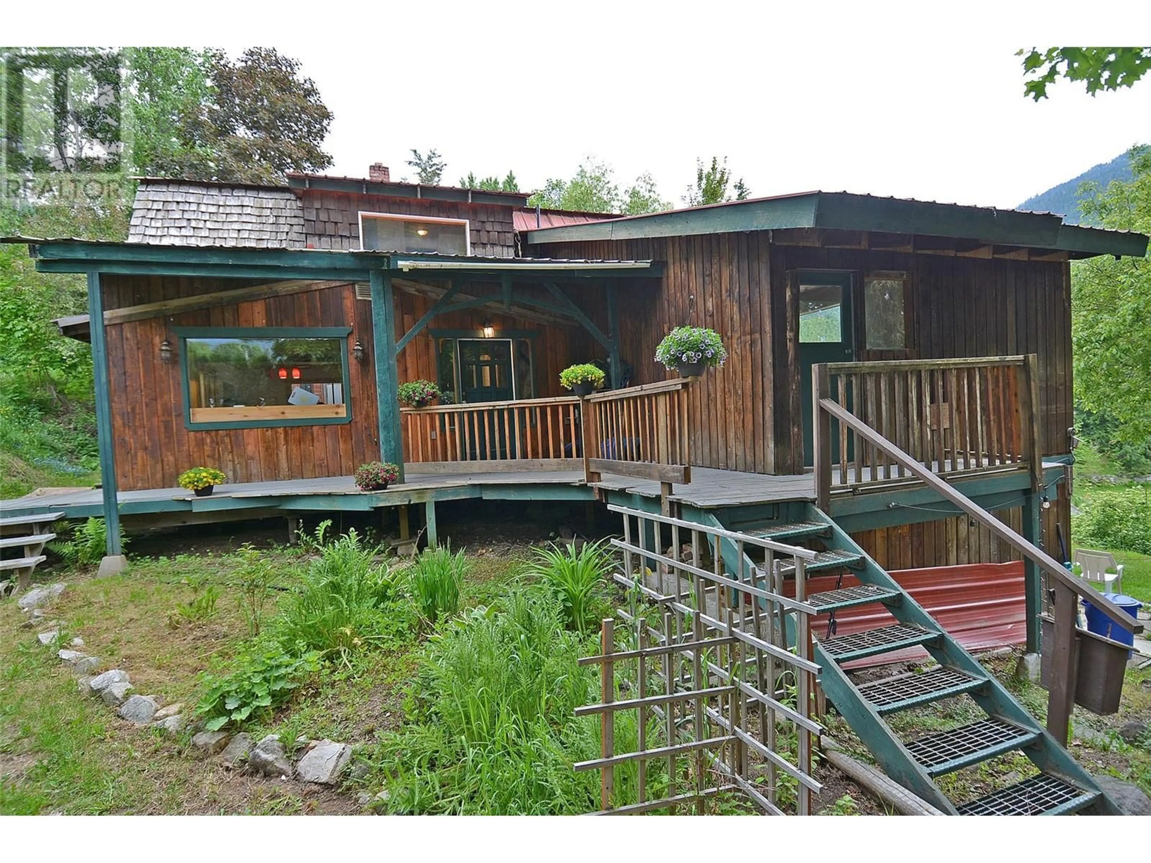 A pic from outside/outdoor area/front of a property/back of a property/a pic from drone, unknown for 2022 CREEK STREET, Nelson British Columbia V1L1M7