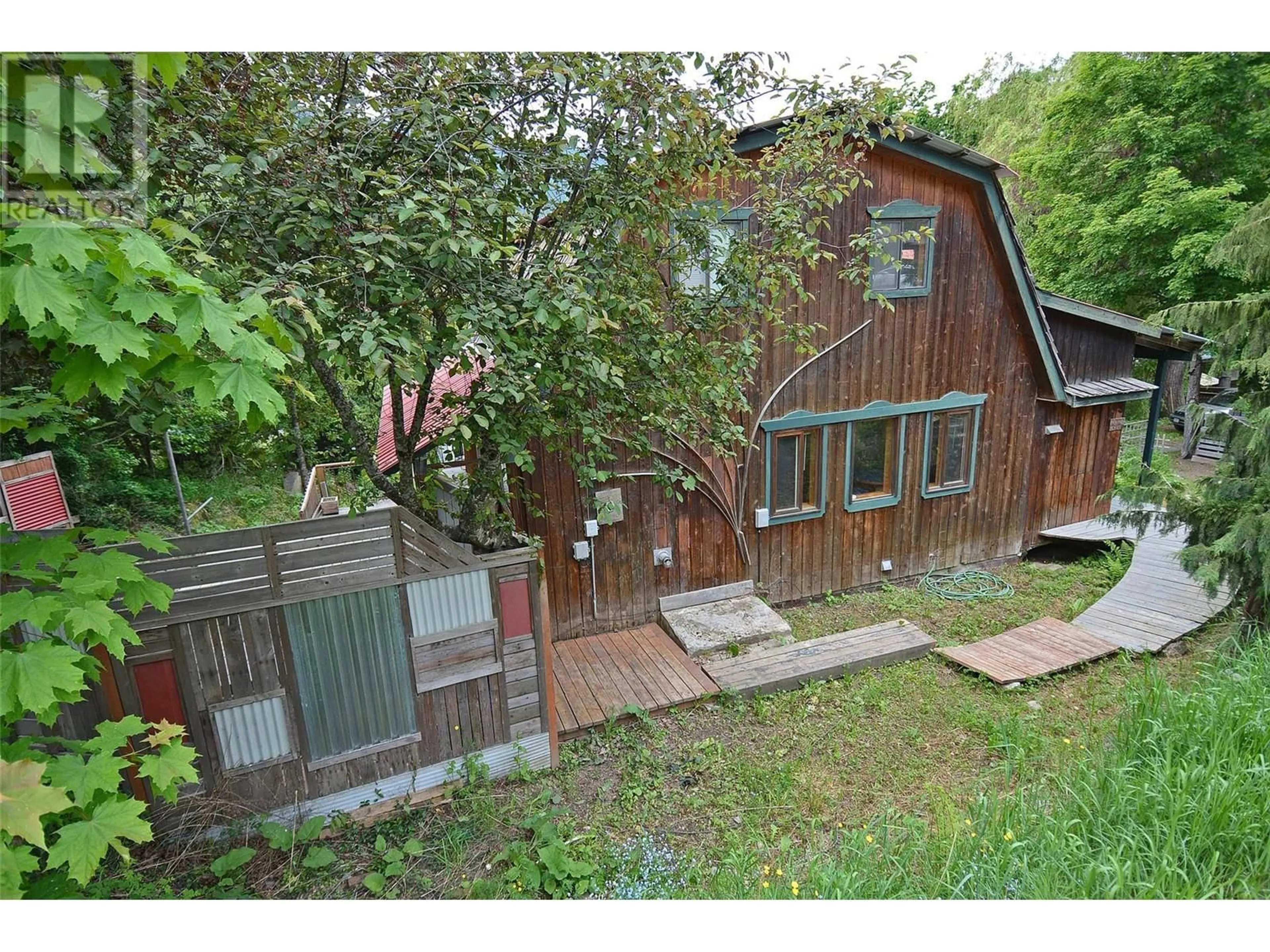 A pic from outside/outdoor area/front of a property/back of a property/a pic from drone, unknown for 2022 CREEK STREET, Nelson British Columbia V1L1M7