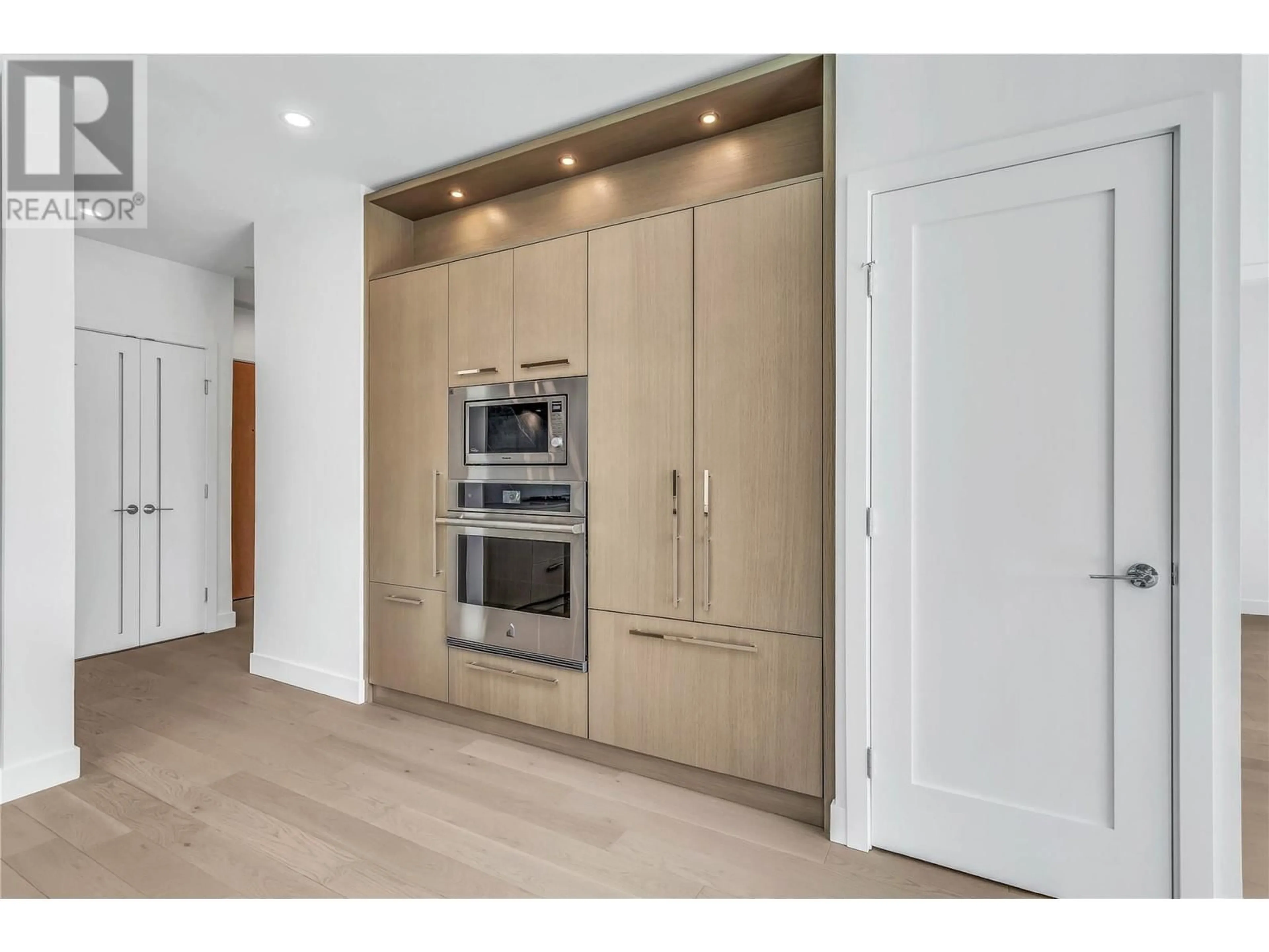 Unknown for 315 - 3389 LAKESHORE ROAD, Kelowna British Columbia V1W0G5