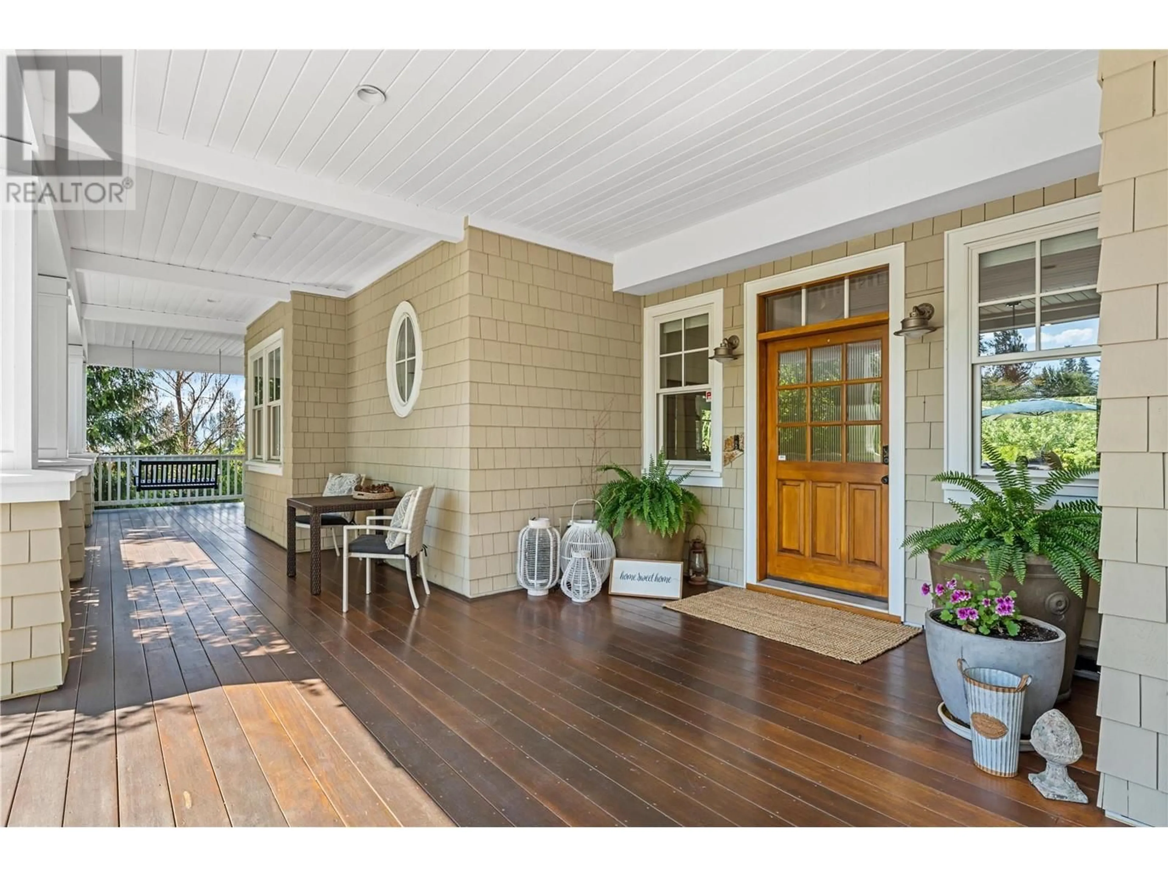 Indoor entryway for 4079 JUNE SPRINGS ROAD, Kelowna British Columbia V1W4E2