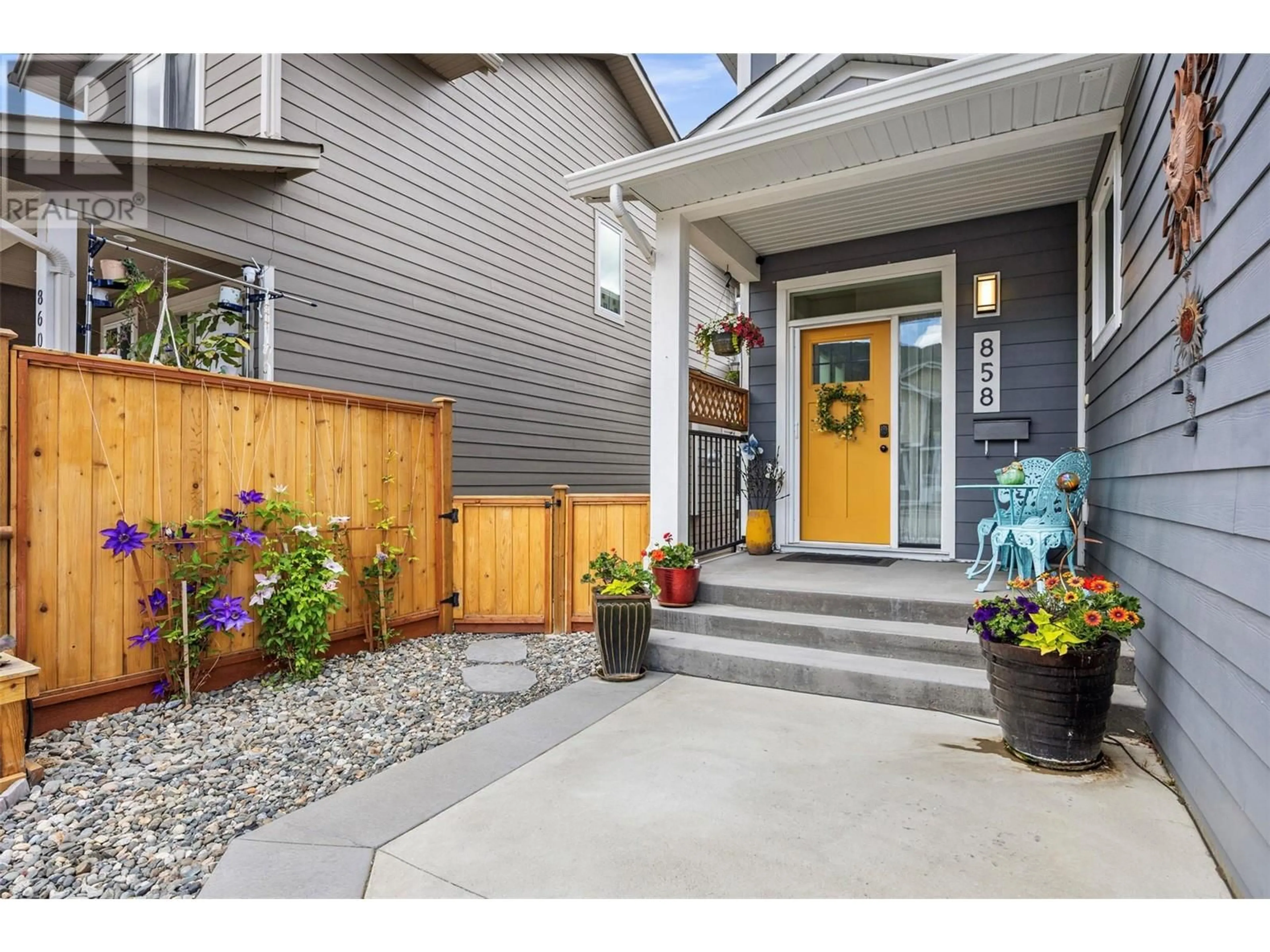 Indoor entryway for 858 PALMER PLACE, Kamloops British Columbia V2B0H1