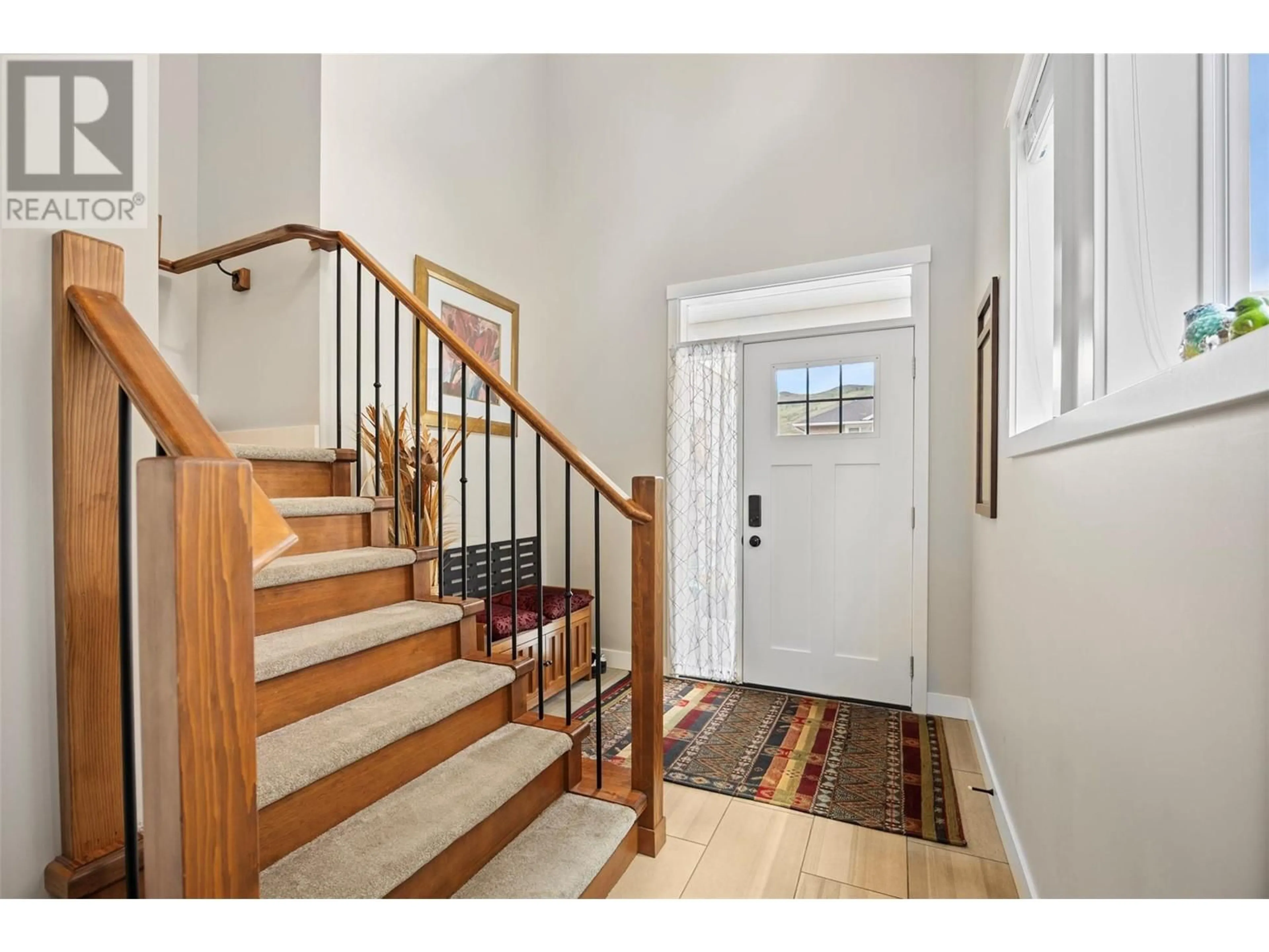 Indoor entryway for 858 PALMER PLACE, Kamloops British Columbia V2B0H1