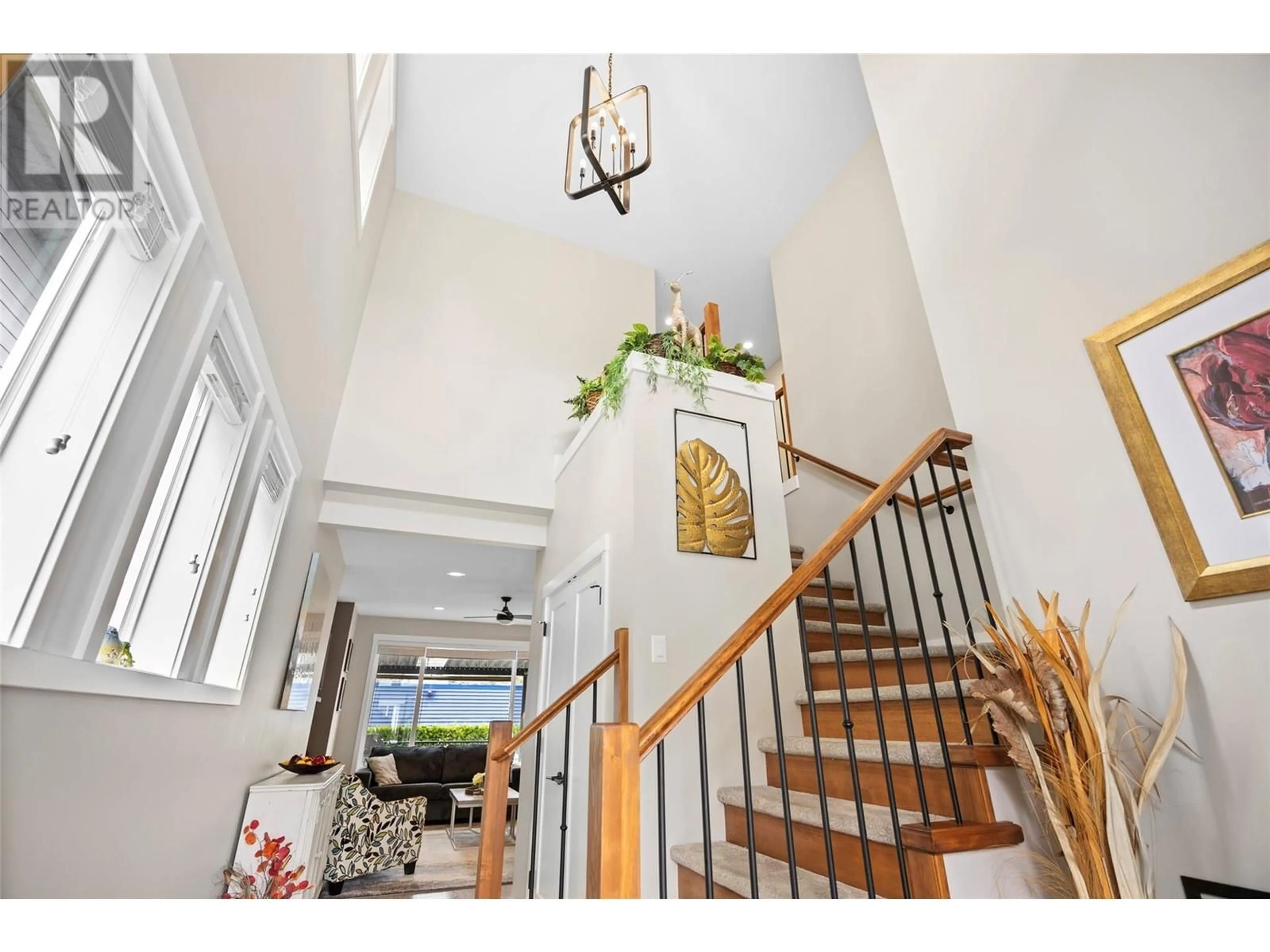 Indoor entryway for 858 PALMER PLACE, Kamloops British Columbia V2B0H1