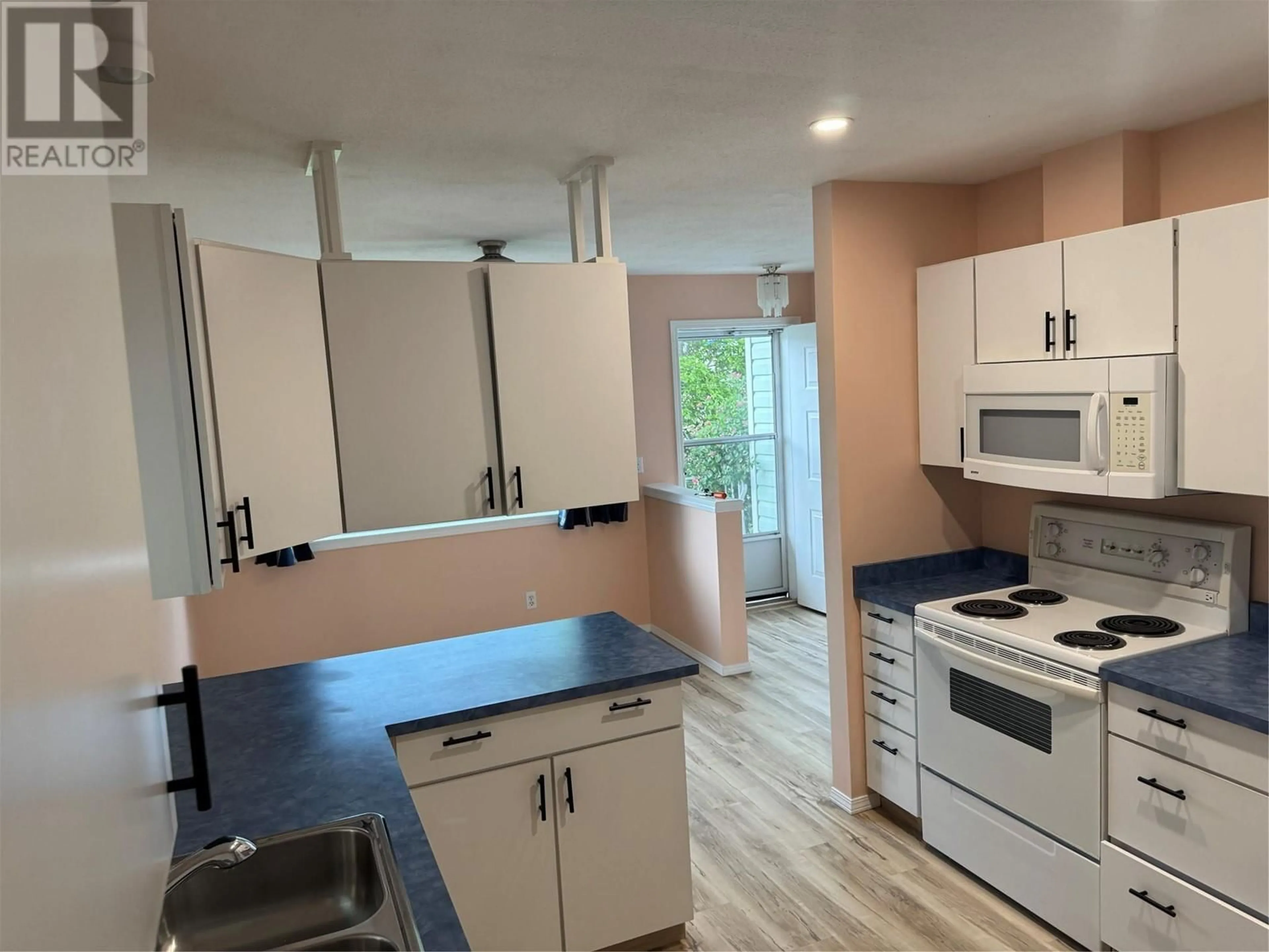 Standard kitchen, unknown for 525 14 AVENUE SOUTH, Creston British Columbia V0B1G3