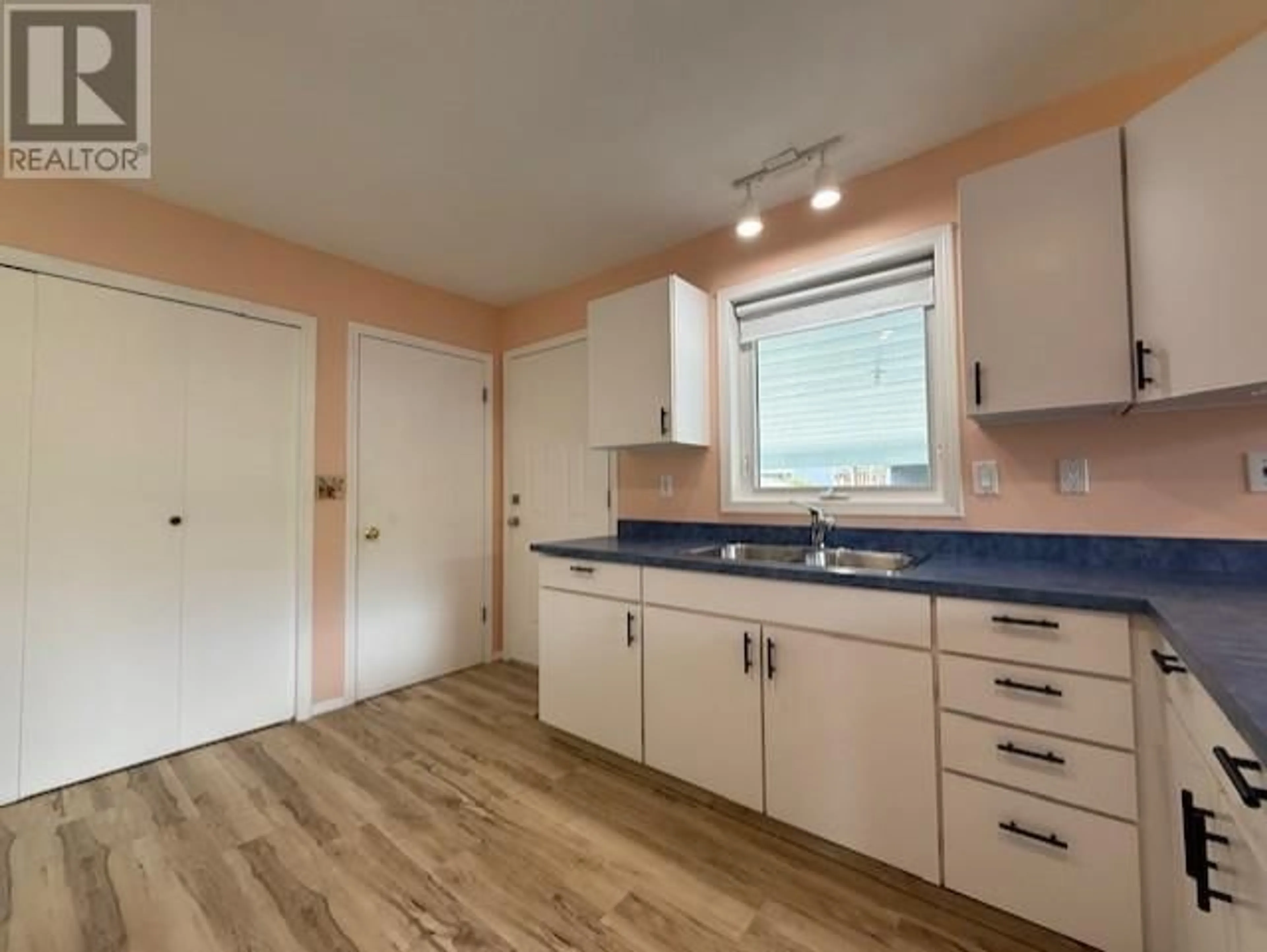Standard kitchen, unknown for 525 14 AVENUE SOUTH, Creston British Columbia V0B1G3