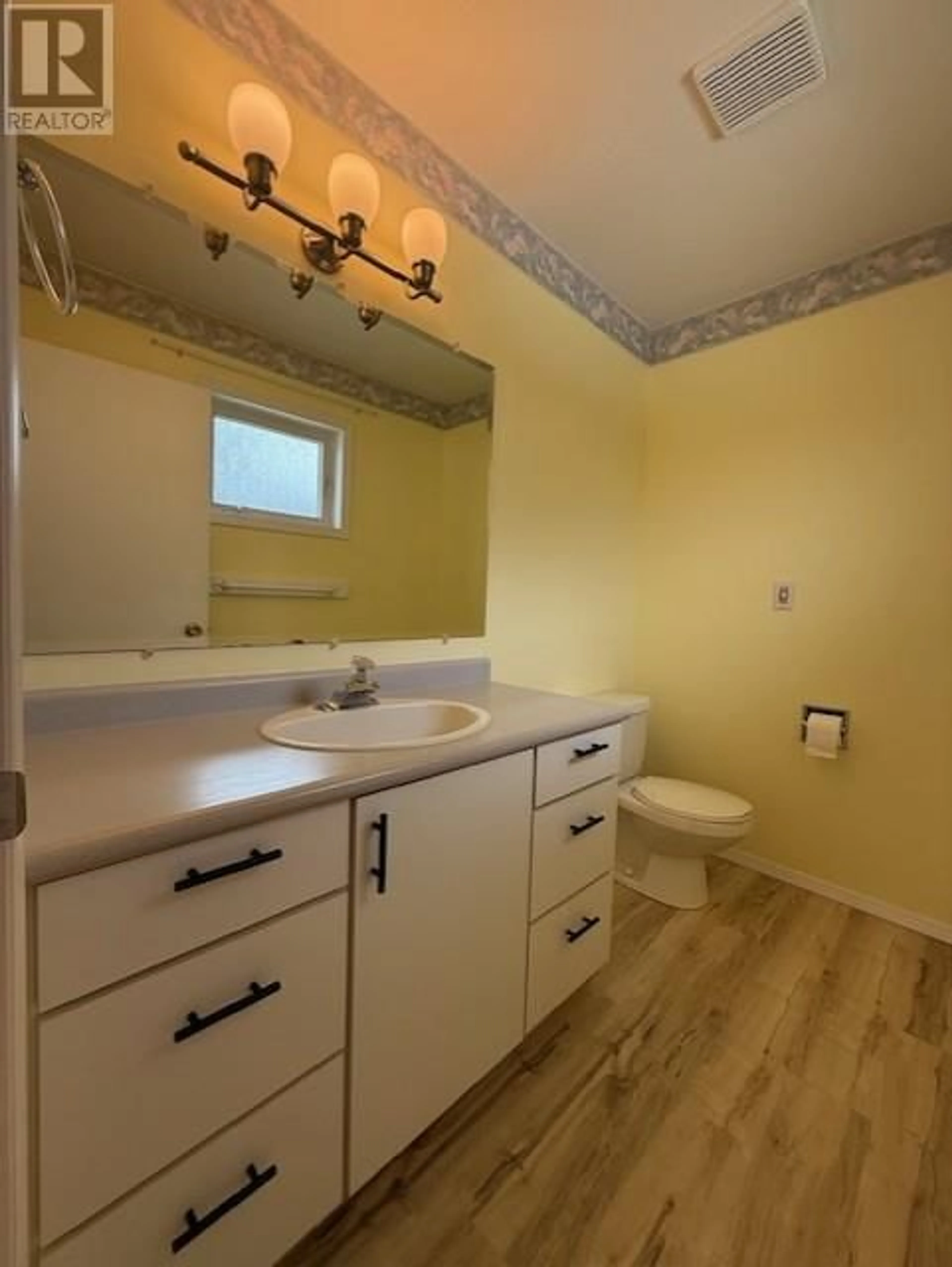 Standard bathroom, unknown for 525 14 AVENUE SOUTH, Creston British Columbia V0B1G3