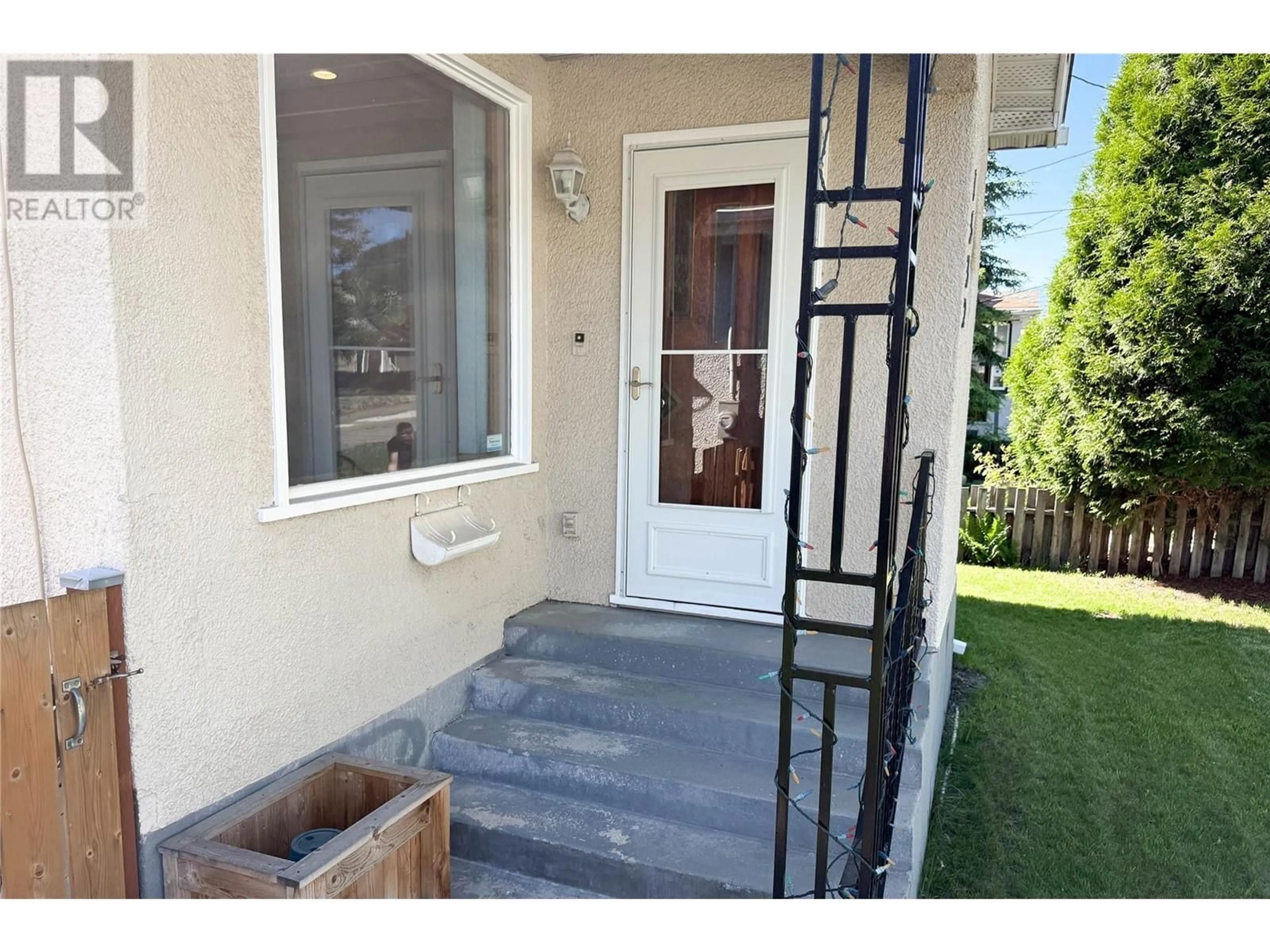 Indoor entryway for 1532 THIRD AVENUE, Trail British Columbia V1R1P7