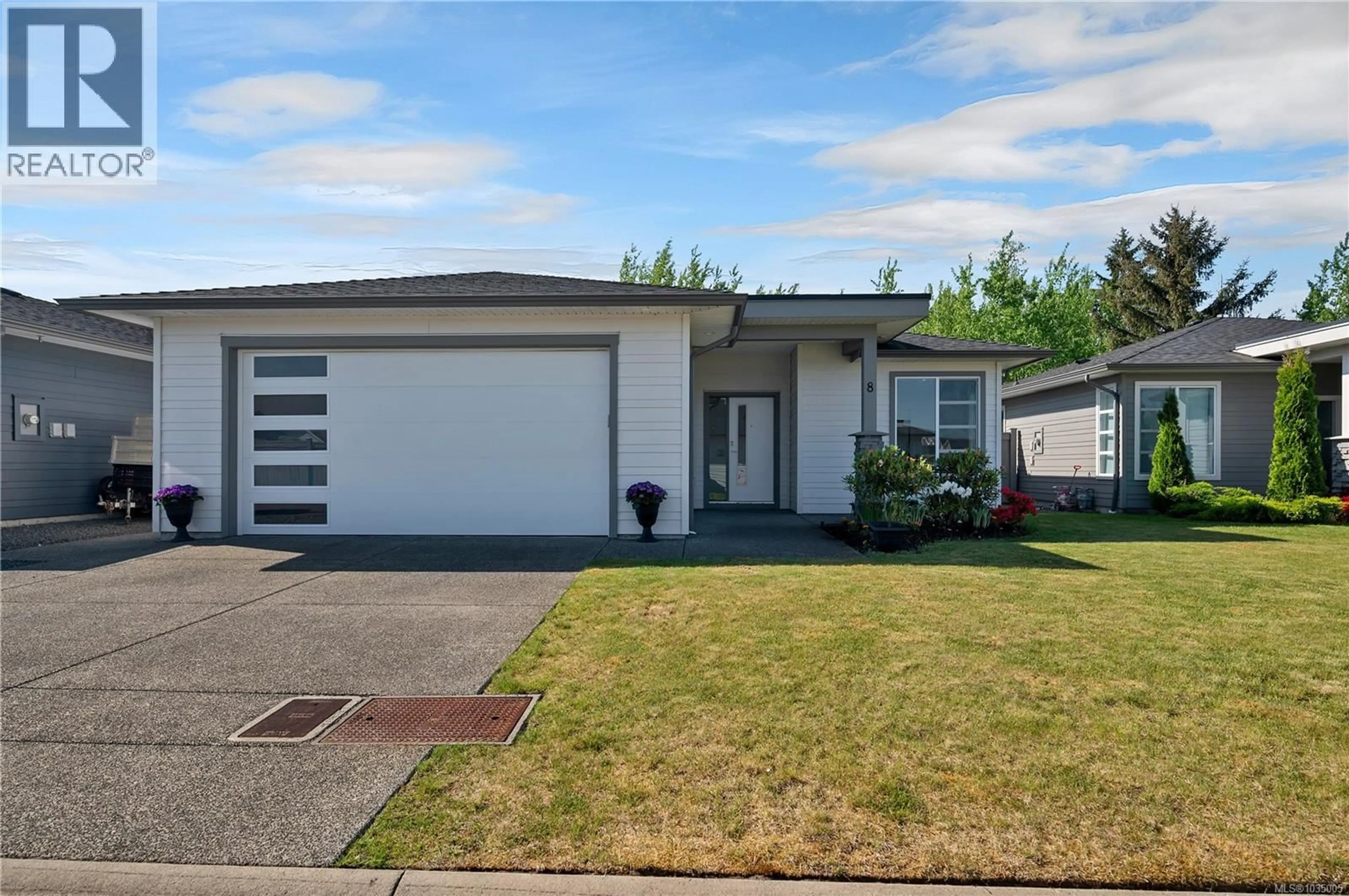 Home with vinyl exterior material, street for 8 - 2161 EVERGREEN ROAD, Campbell River British Columbia V9W0C8