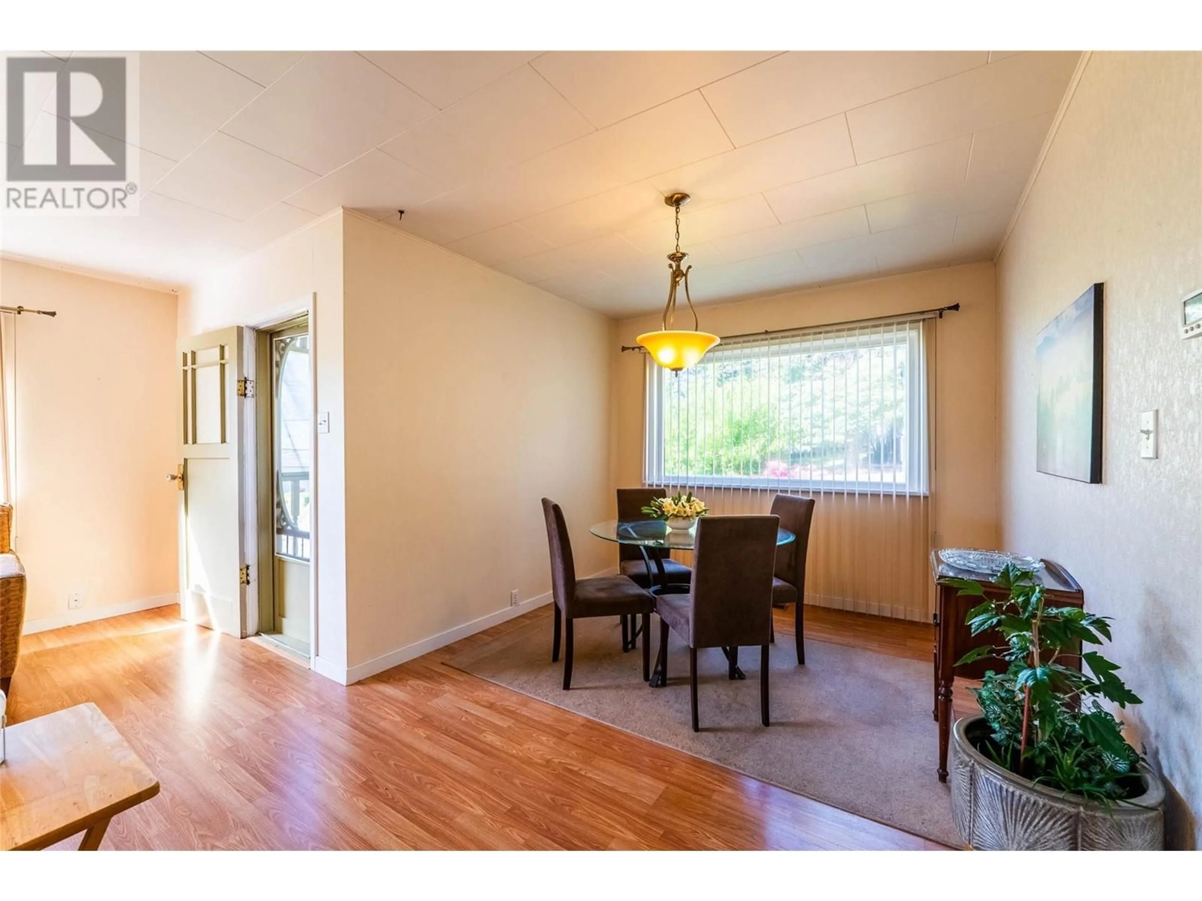 Dining room, wood/laminate floor for 324 HOUSTON STREET, Nelson British Columbia V1L5H4