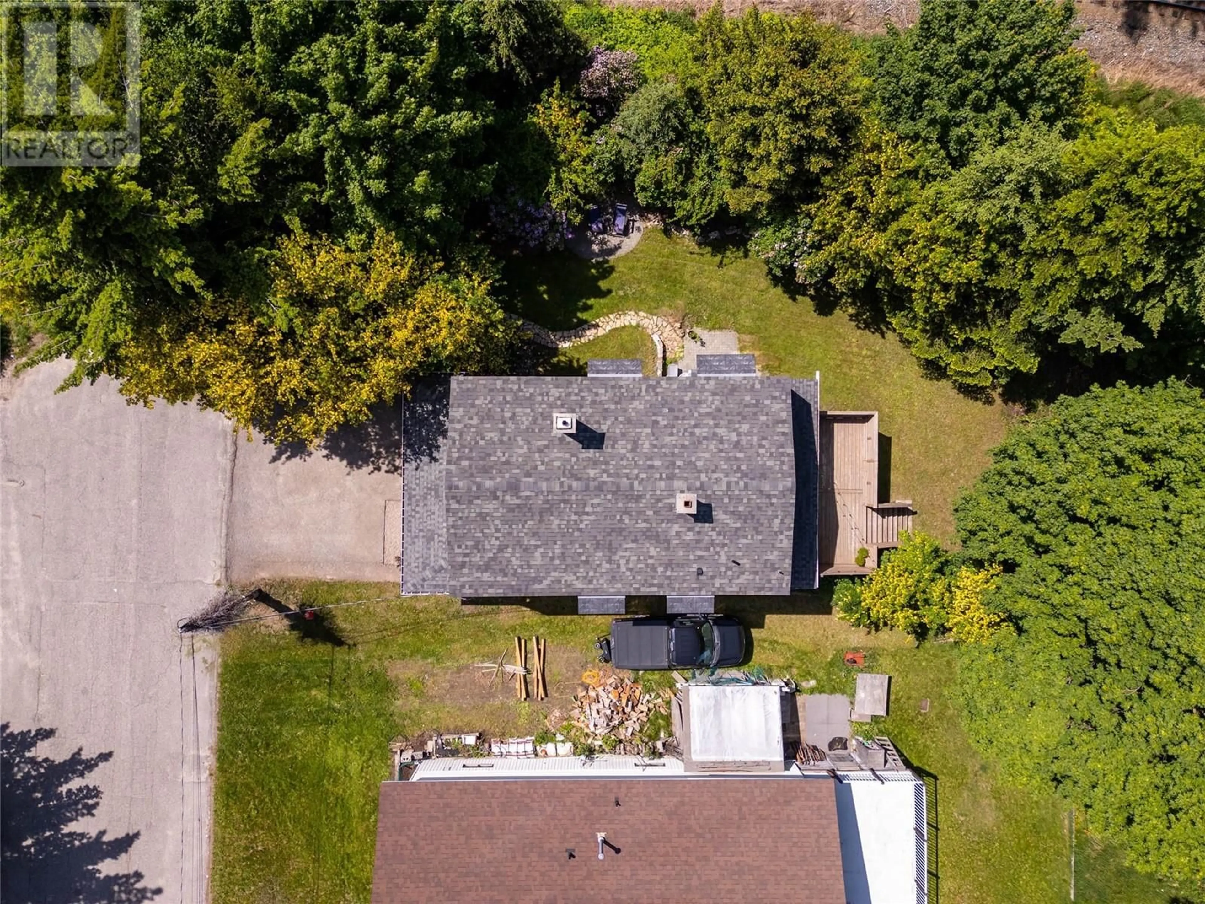 A pic from outside/outdoor area/front of a property/back of a property/a pic from drone, street for 311 ELWYN STREET, Nelson British Columbia V1L3R4