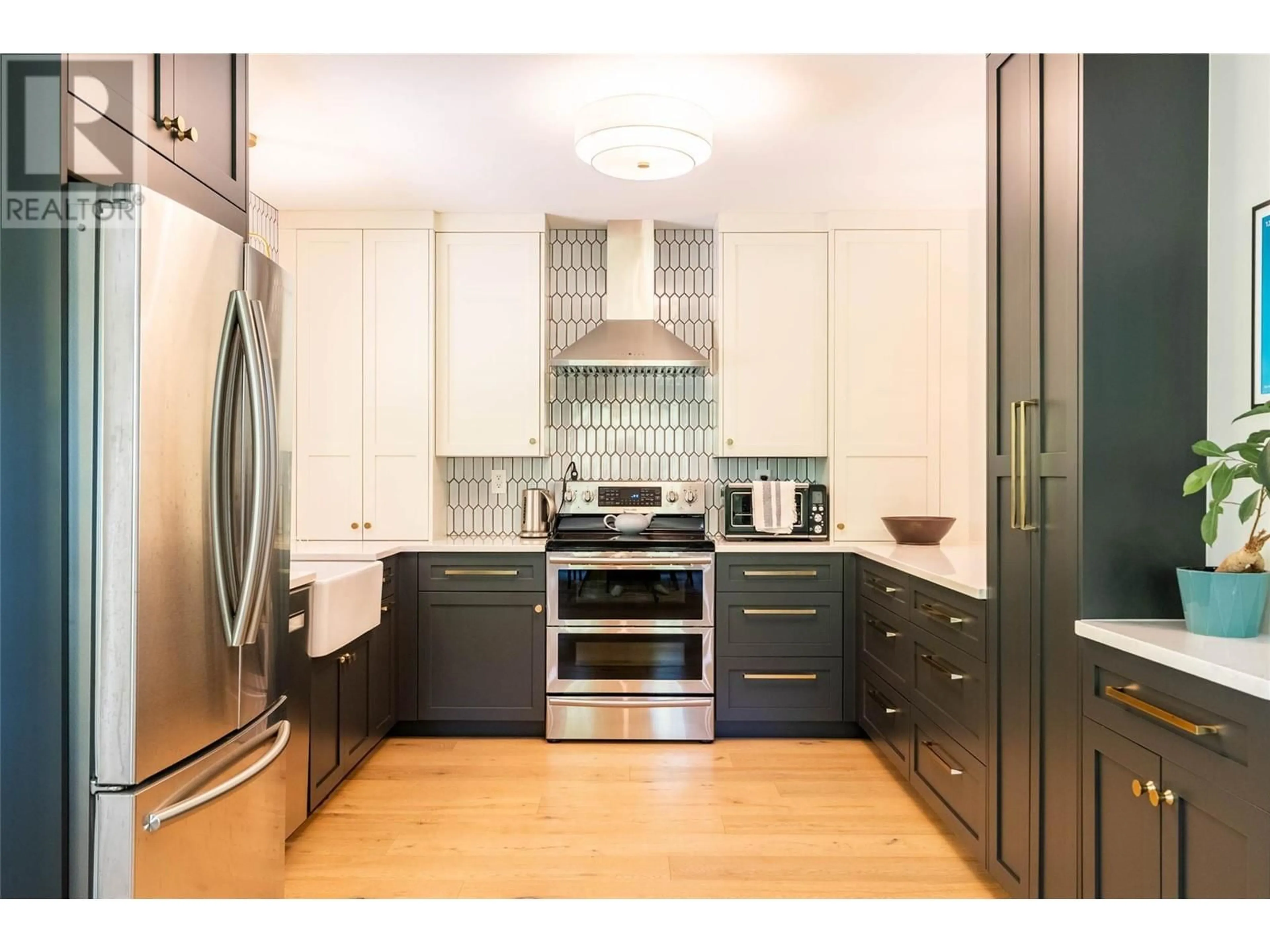 Contemporary kitchen, unknown for 311 ELWYN STREET, Nelson British Columbia V1L3R4