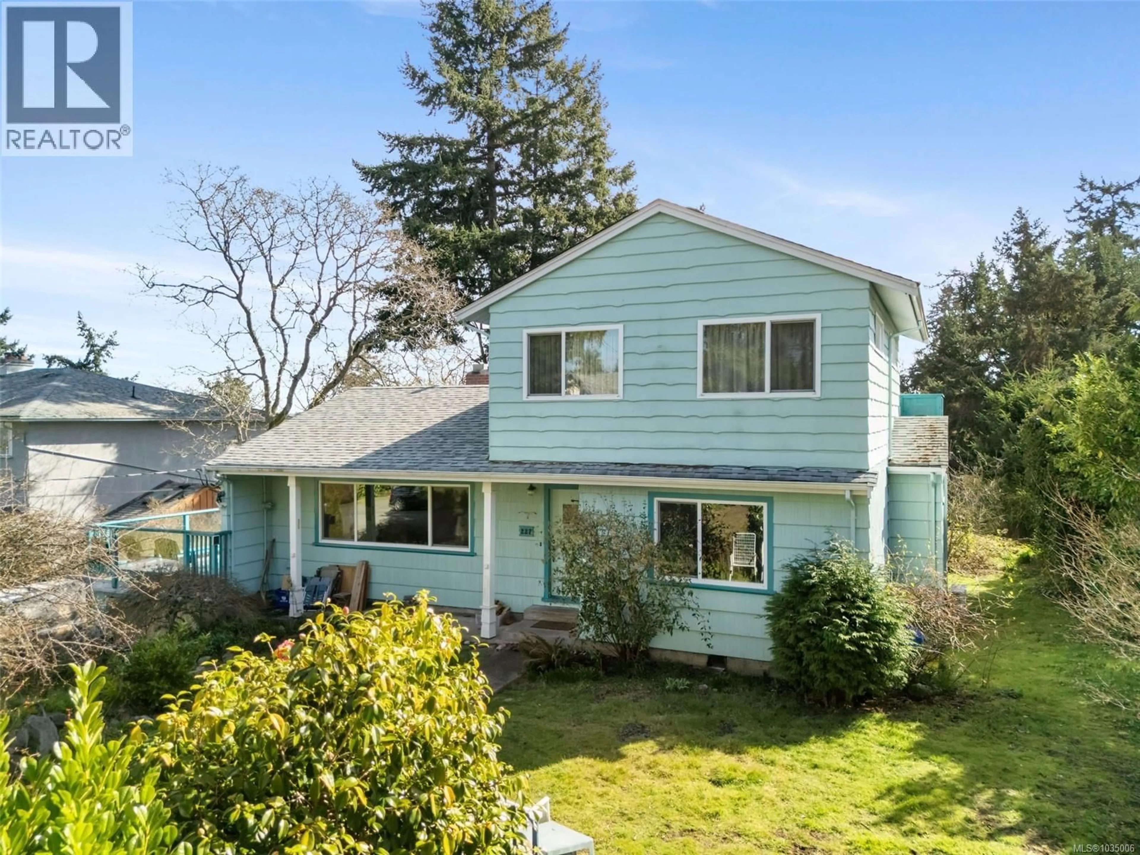A pic from outside/outdoor area/front of a property/back of a property/a pic from drone, street for 227 SUZANNE PLACE, View Royal British Columbia V9B1P1
