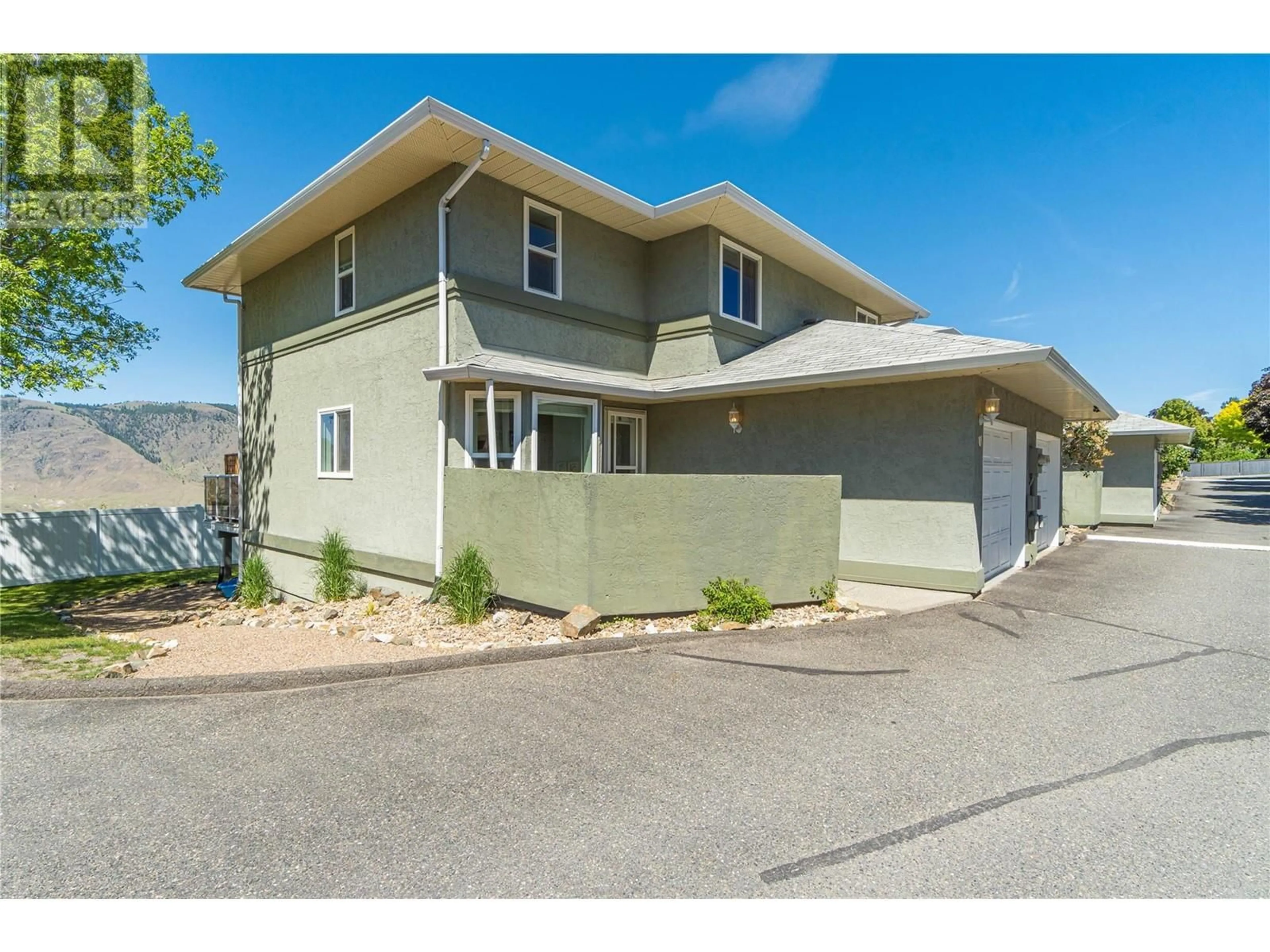 Home with vinyl exterior material, street for 10 - 2526 NECHAKO DRIVE, Kamloops British Columbia V2E2C9