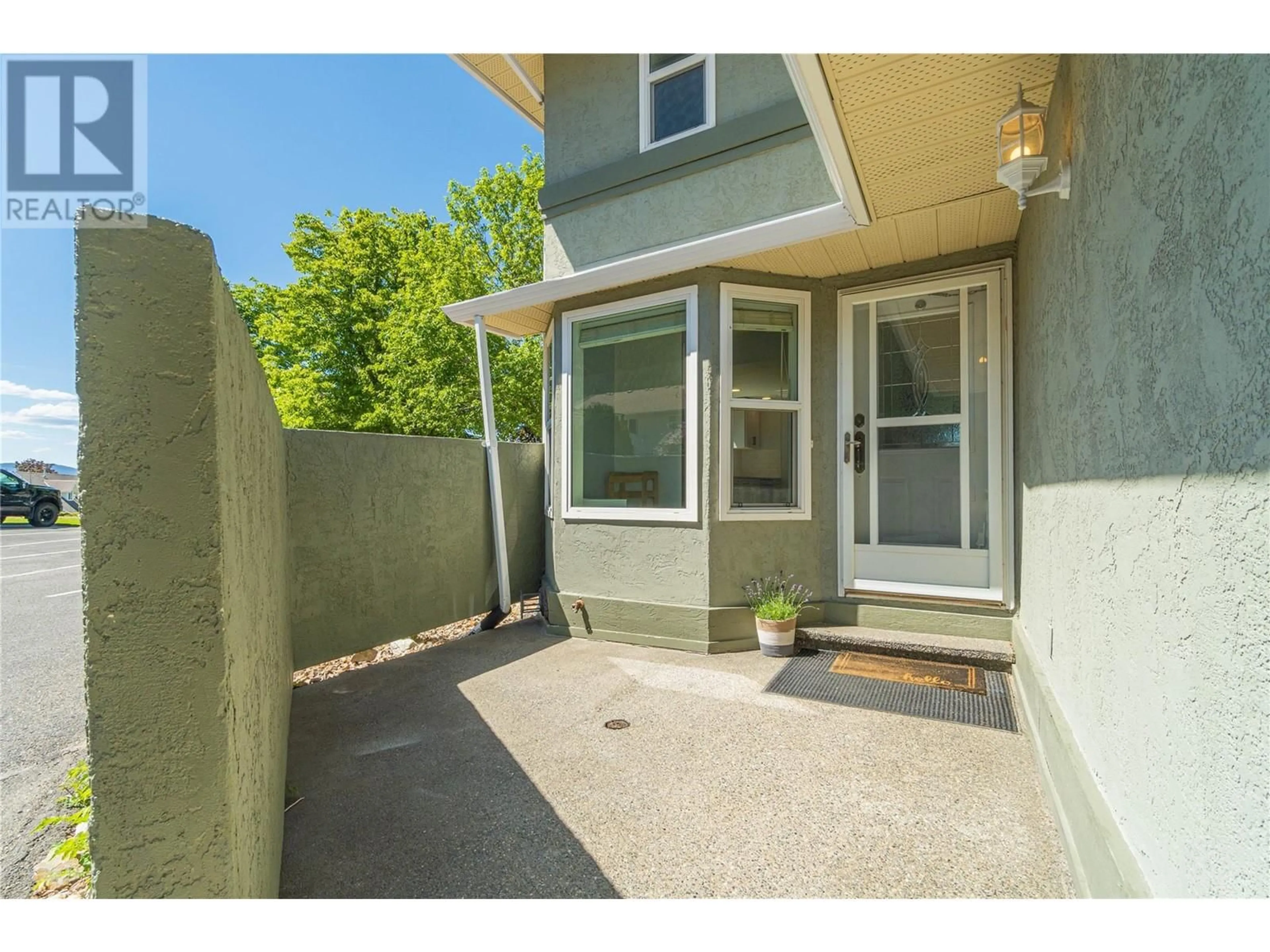 Patio, street for 10 - 2526 NECHAKO DRIVE, Kamloops British Columbia V2E2C9