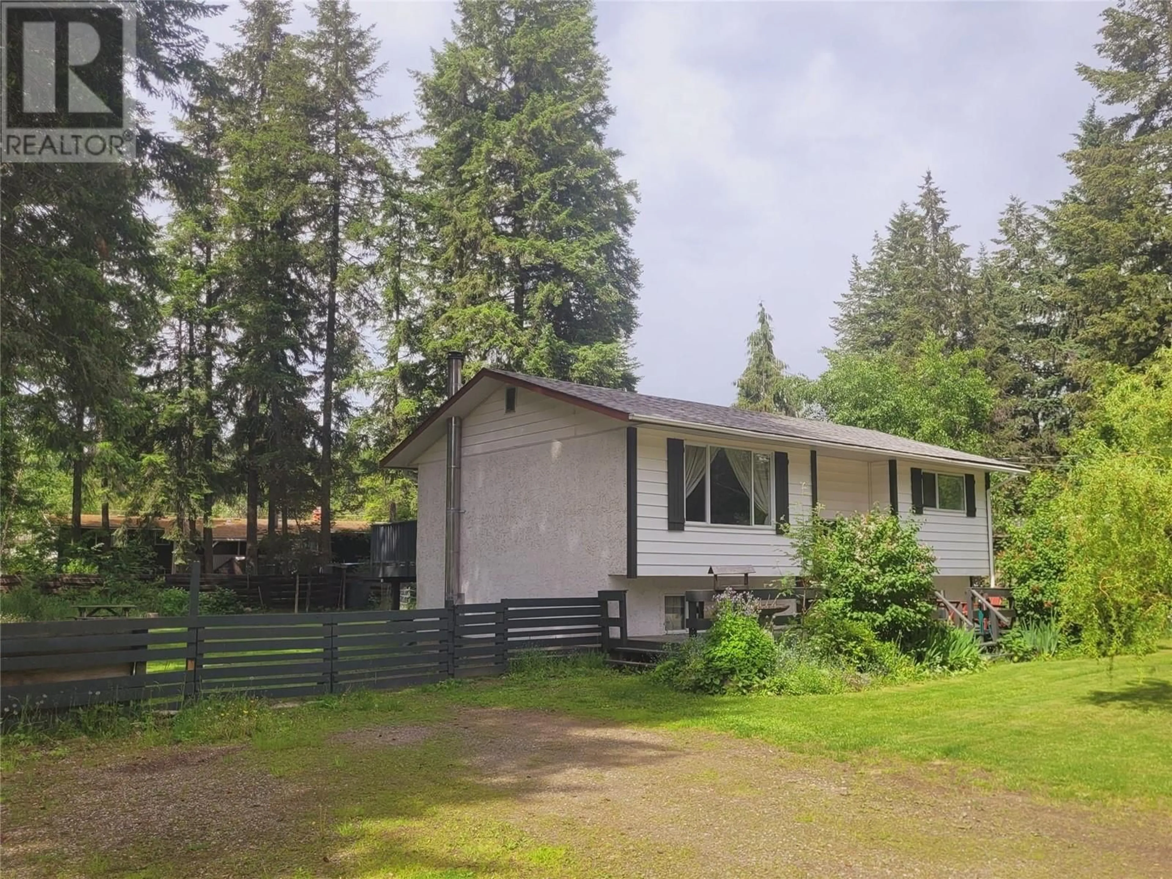 A pic from outside/outdoor area/front of a property/back of a property/a pic from drone, unknown for 333 DUTCH LAKE ROAD, Clearwater British Columbia V0E1N2