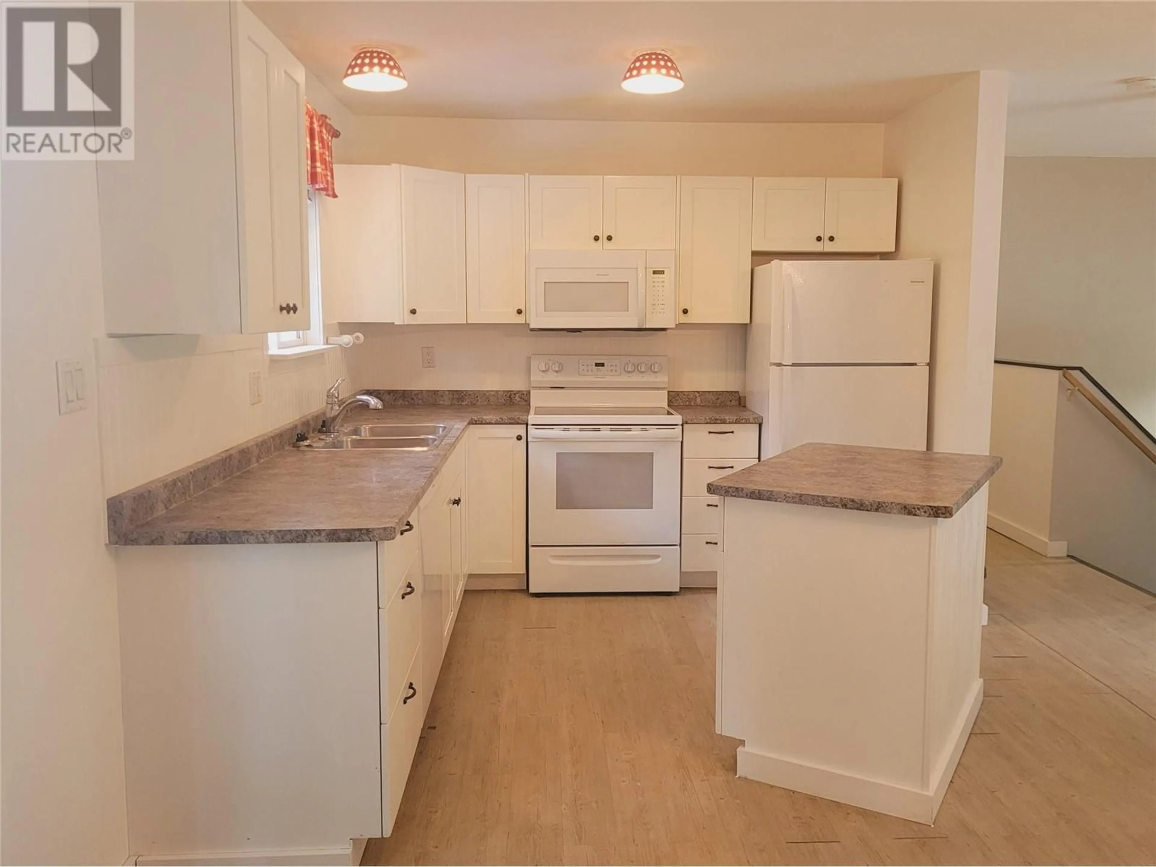 Standard kitchen, unknown for 333 DUTCH LAKE ROAD, Clearwater British Columbia V0E1N2