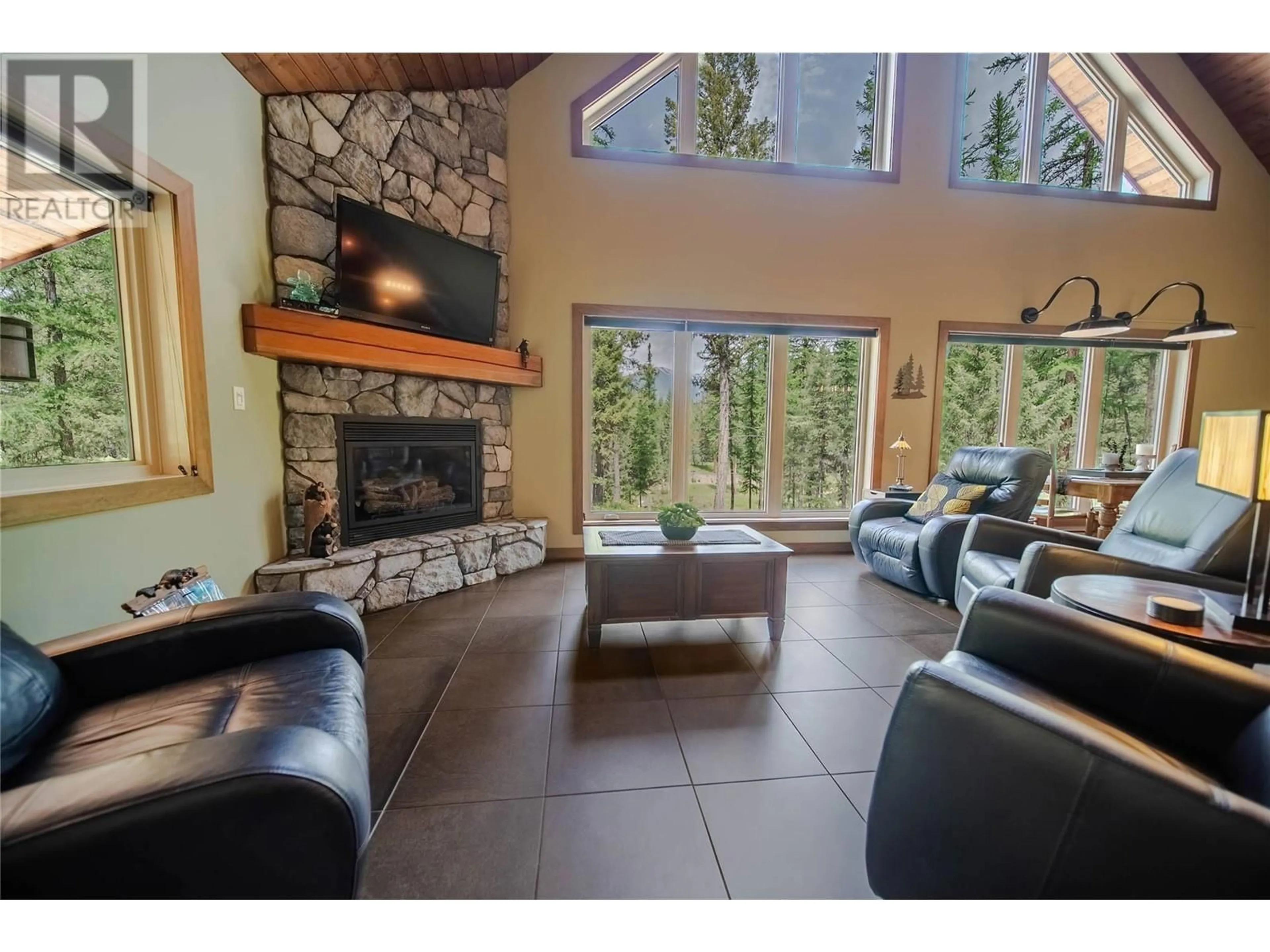 Living room with furniture, unknown for 2666 ROY ROAD OTHER, Jaffray British Columbia V0B1T0