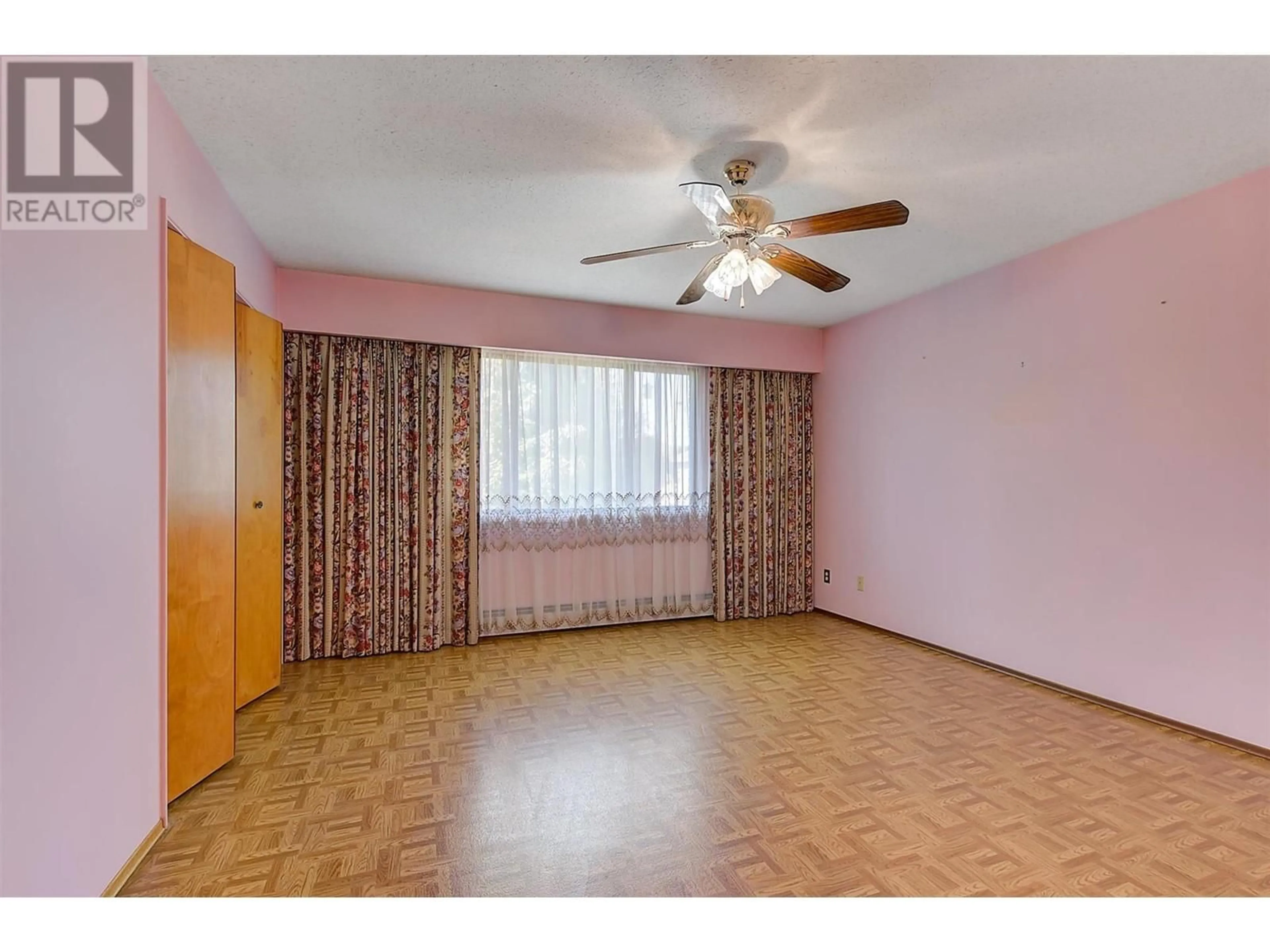A pic of a room for 734 FRANCIS AVENUE, Kelowna British Columbia V1Y5G5
