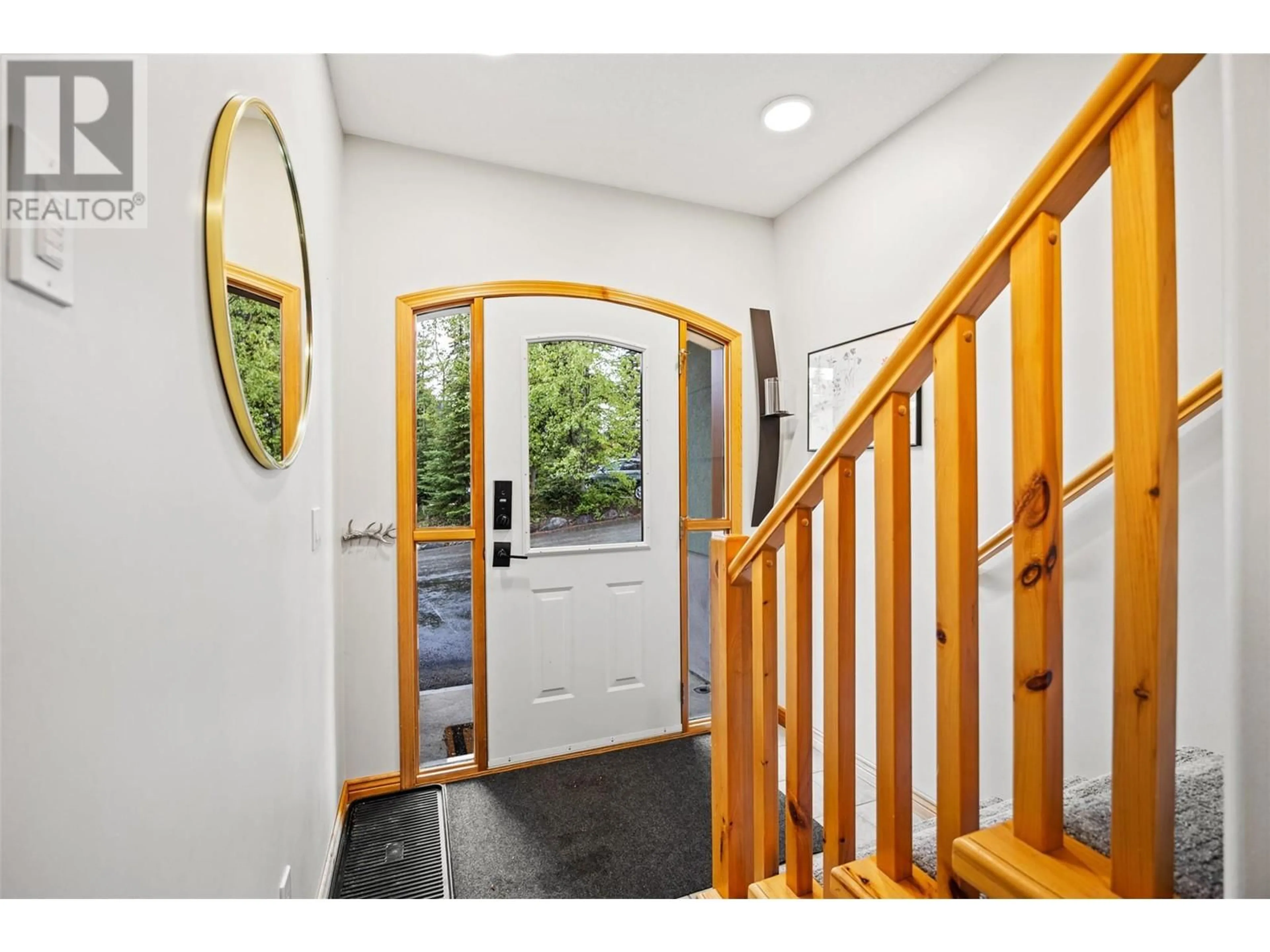 Indoor entryway for 31 - 3320 VILLAGE PLACE, Sun Peaks British Columbia V0E5N0