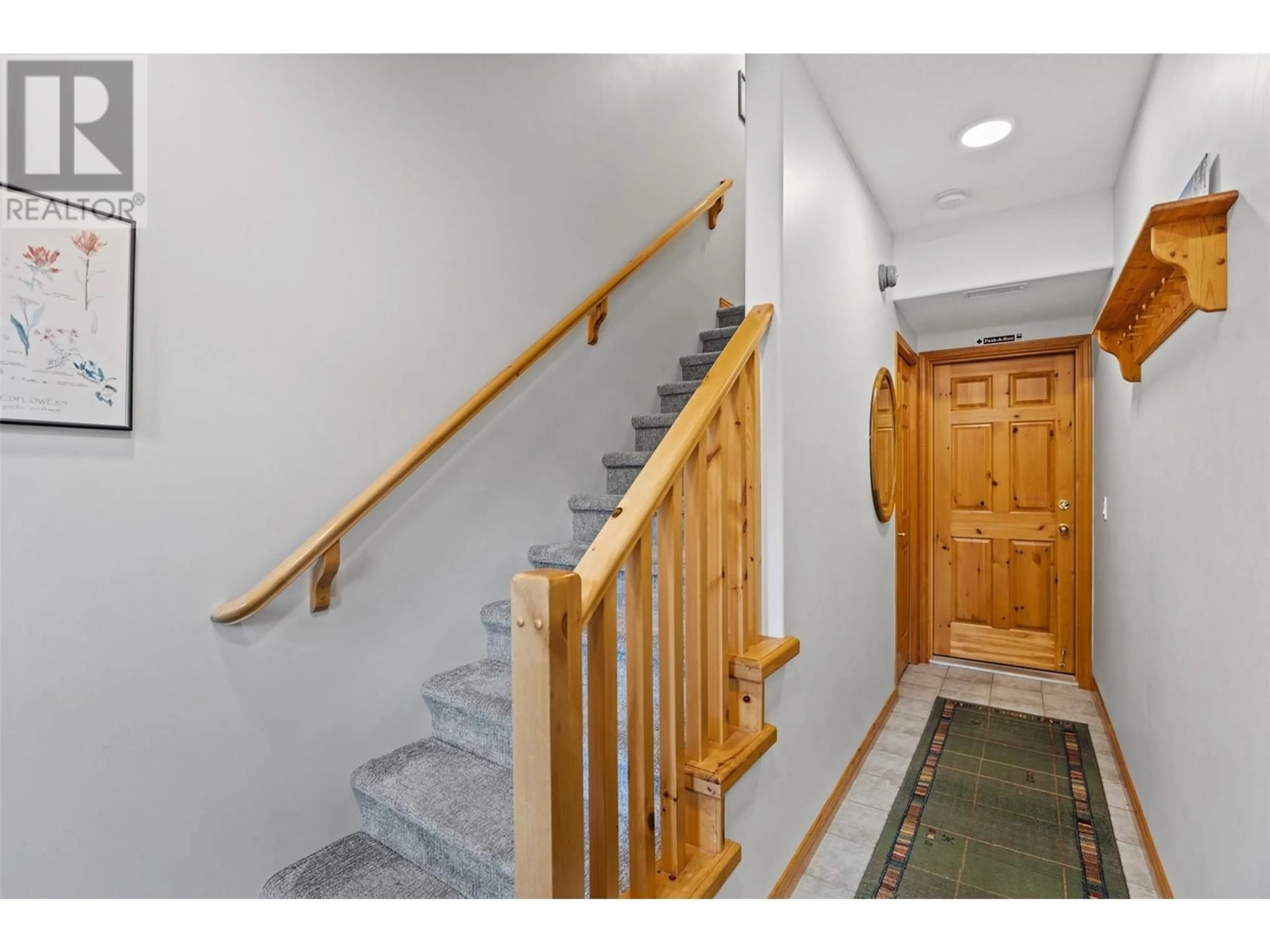 Indoor foyer for 31 - 3320 VILLAGE PLACE, Sun Peaks British Columbia V0E5N0
