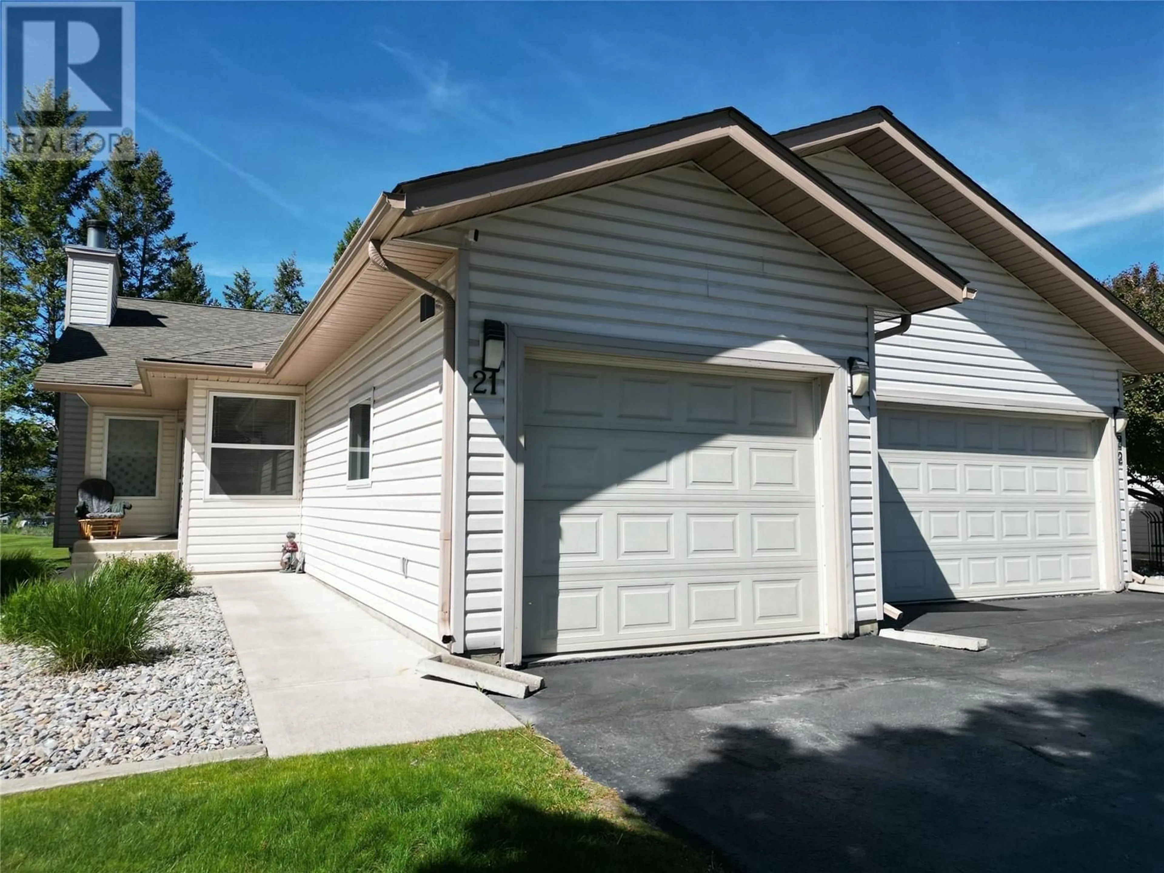 Home with vinyl exterior material, street for 21 - 7515 COLUMBIA AVENUE, Radium Hot Springs British Columbia V0A1M0