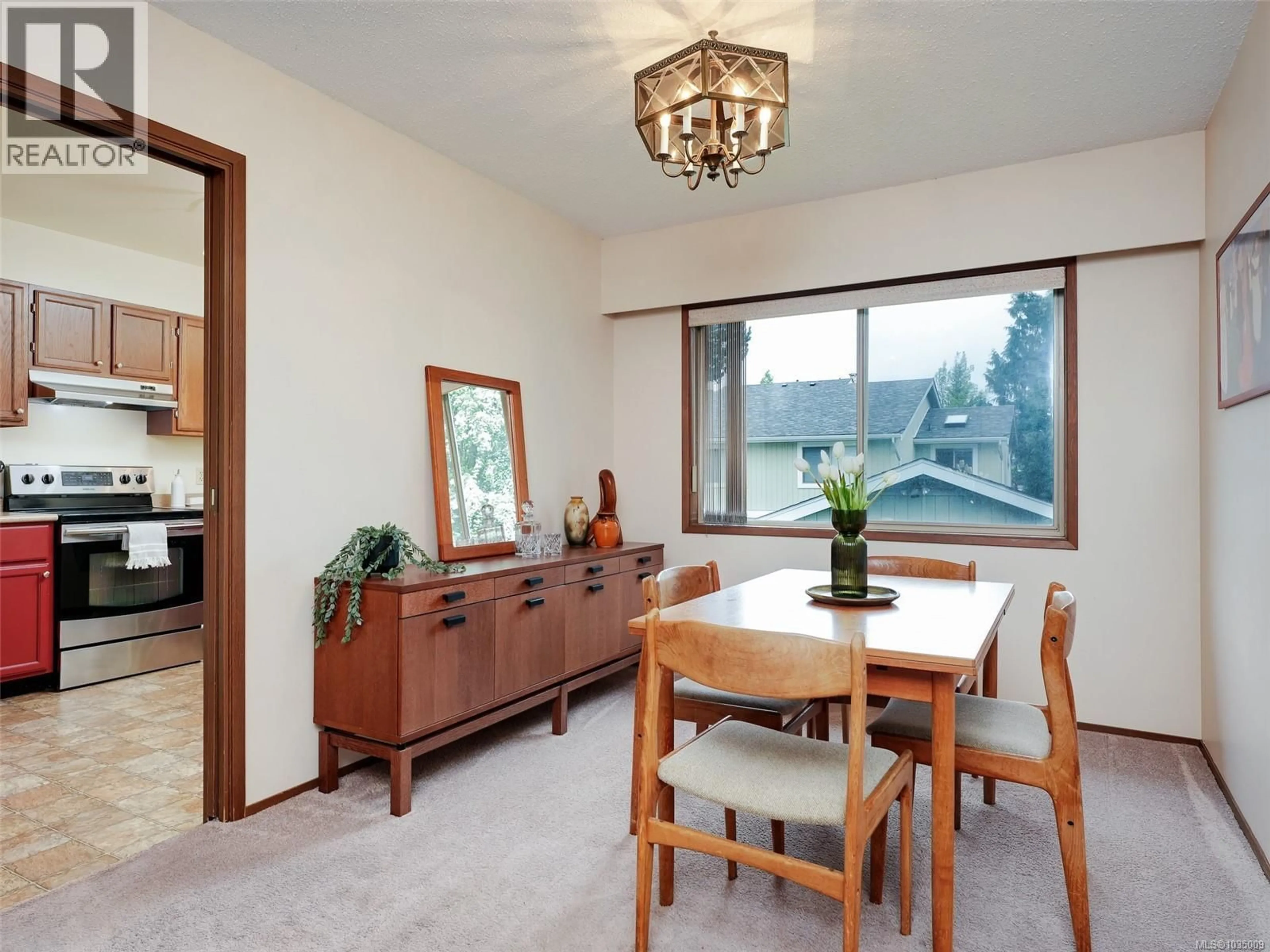 Dining room, wood/laminate floor for 20 - 2020 WHITE BIRCH ROAD, Sidney British Columbia V8L2R1