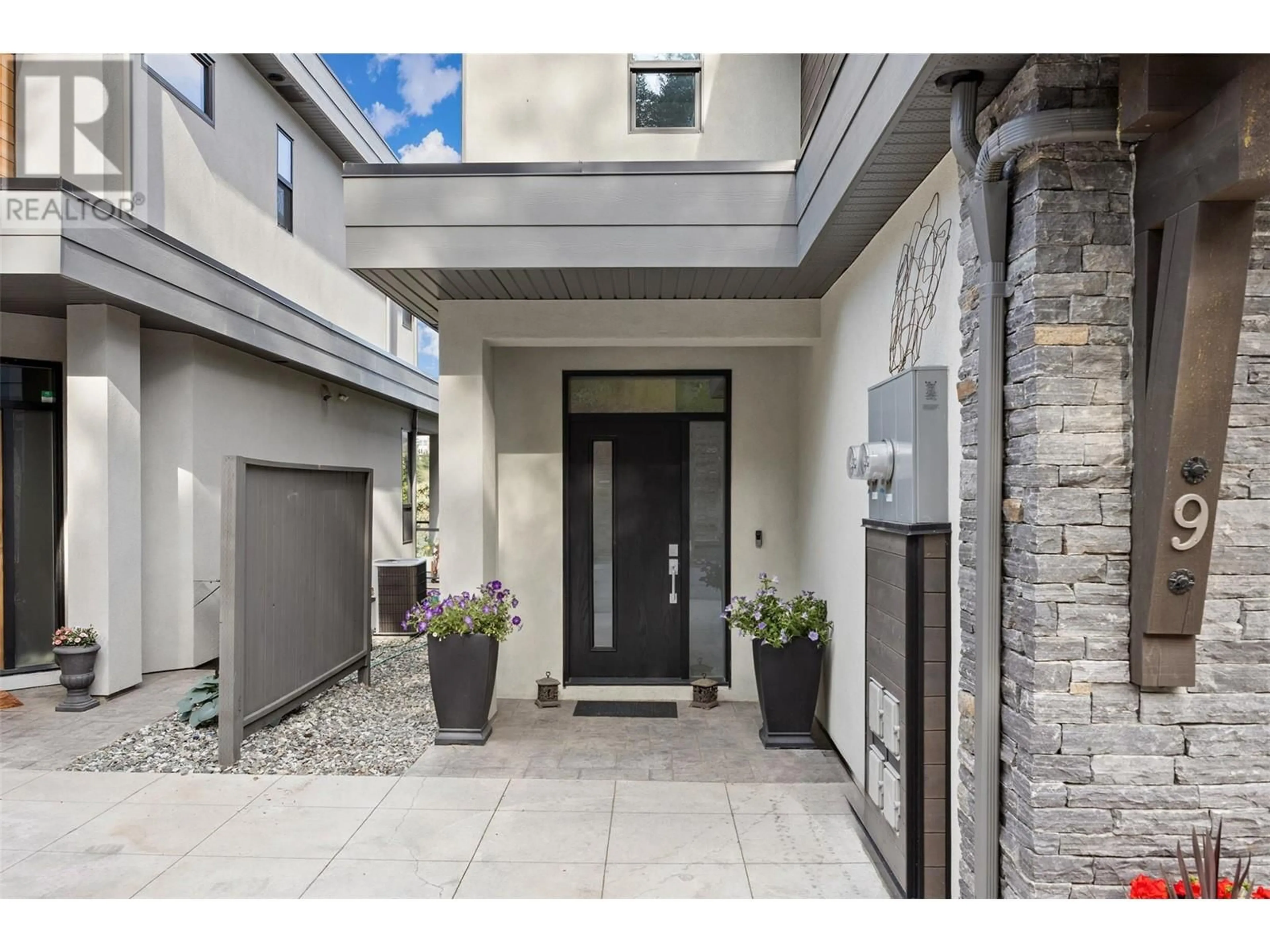 Indoor entryway for 9 - 2331 TALLUS RIDGE DRIVE, West Kelowna British Columbia V4T3B6