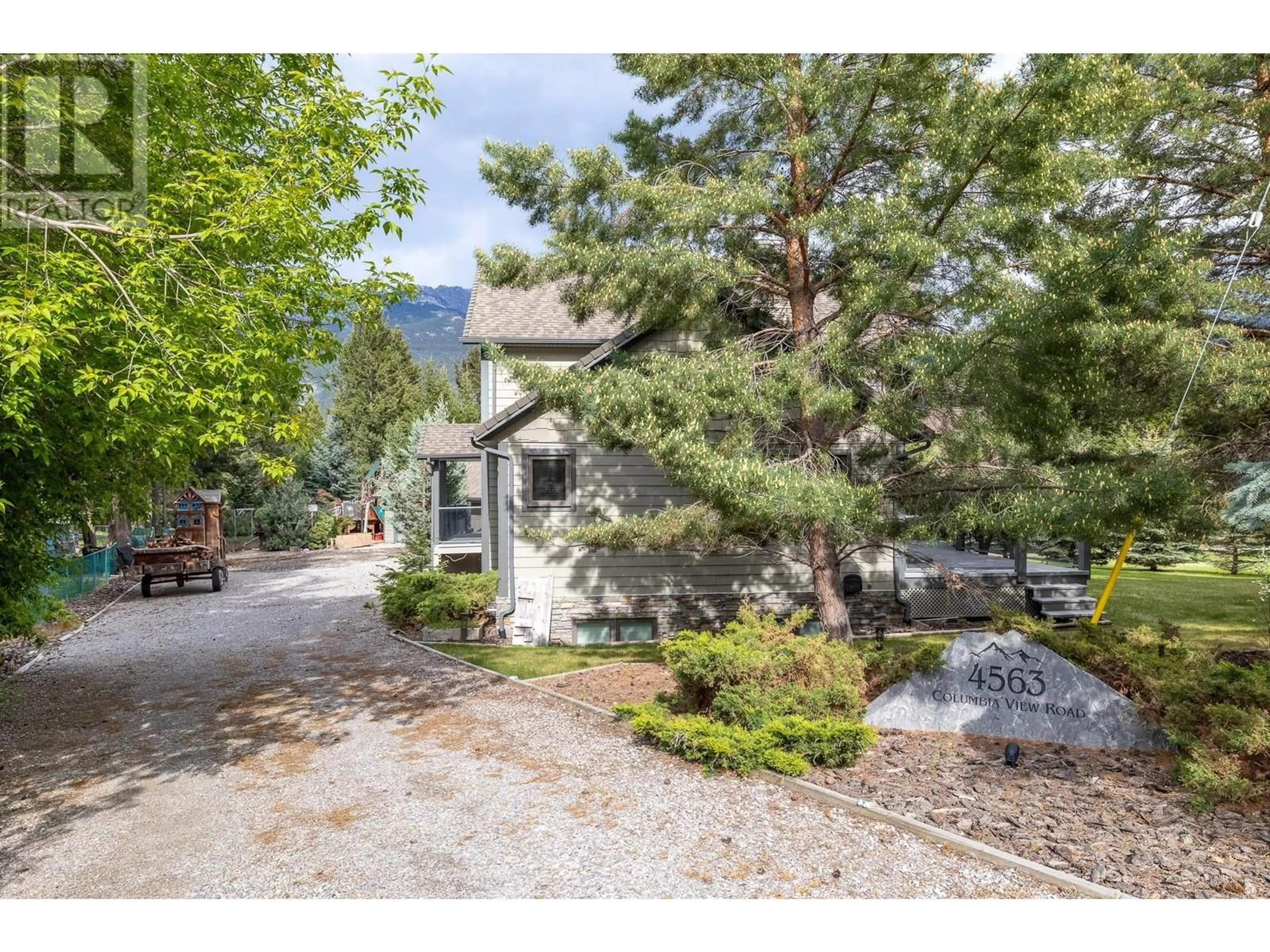 A pic from outside/outdoor area/front of a property/back of a property/a pic from drone, street for 4563 COLUMBIA VIEW ROAD, Fairmont Hot Springs British Columbia V0B1L2