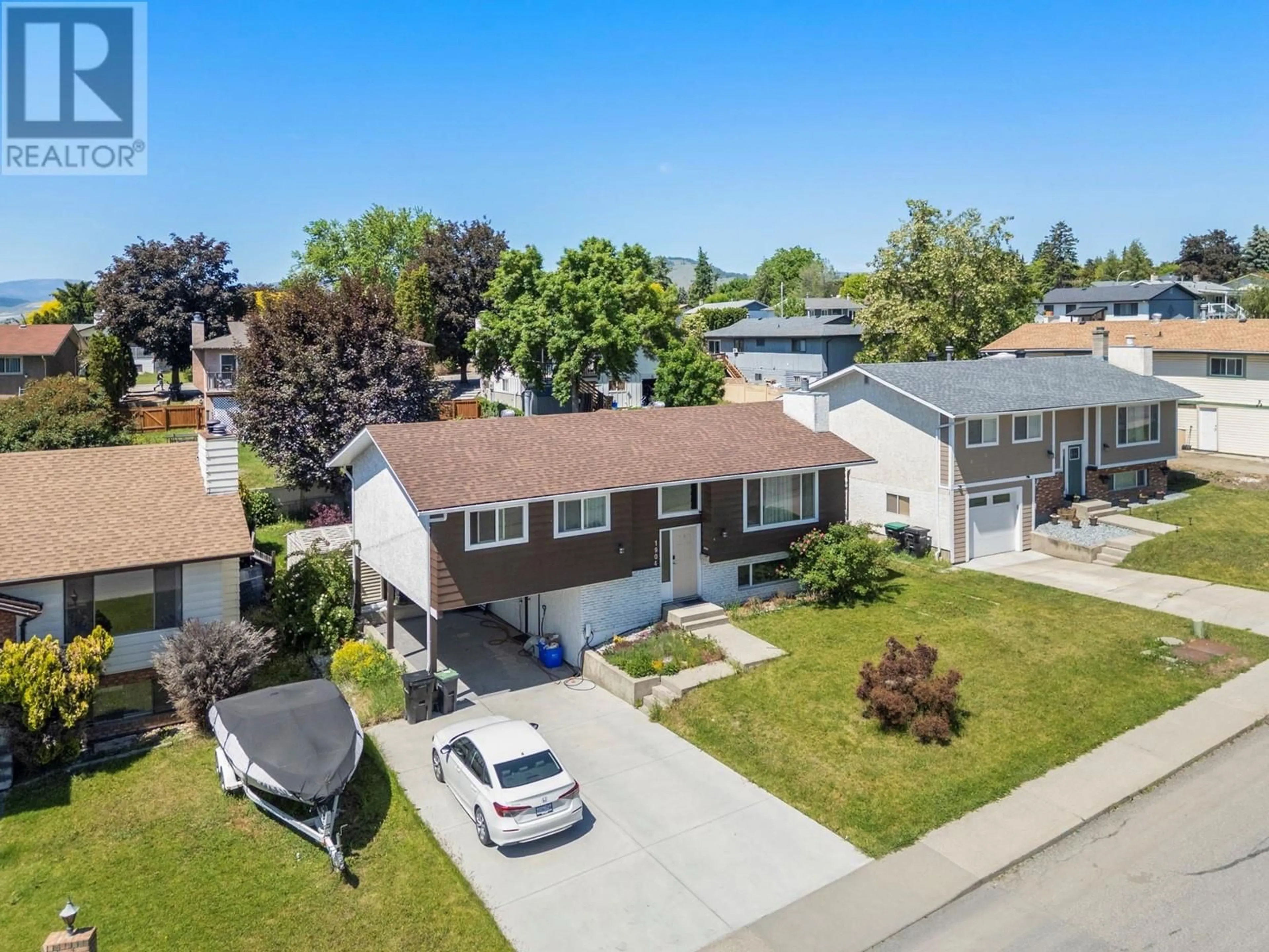A pic from outside/outdoor area/front of a property/back of a property/a pic from drone, street for 1904 18 STREET, Vernon British Columbia V1T8G2