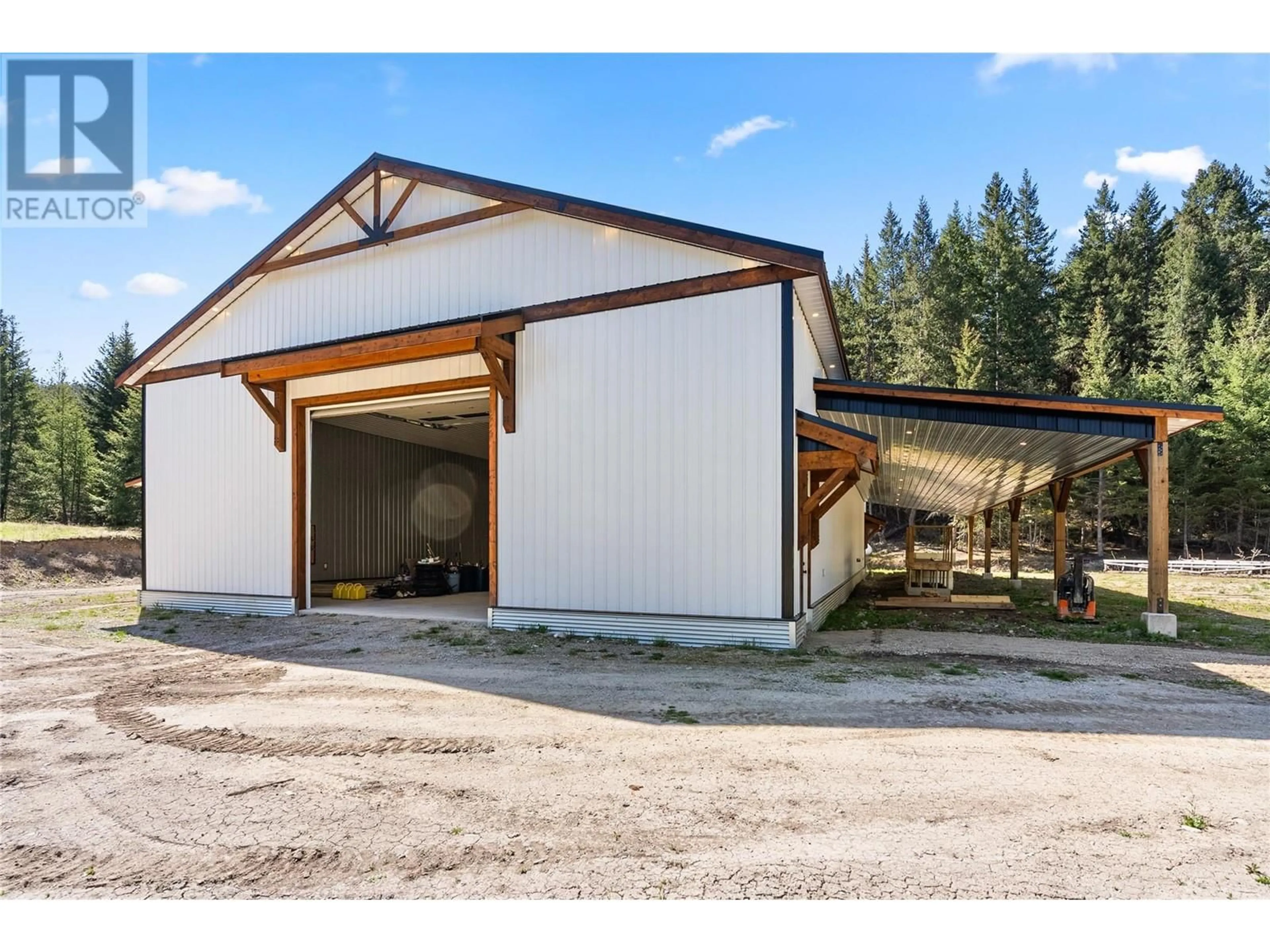 Indoor garage for 6050 ATHELSTON-HARTFORD ROAD, Grand Forks British Columbia V0H1H5