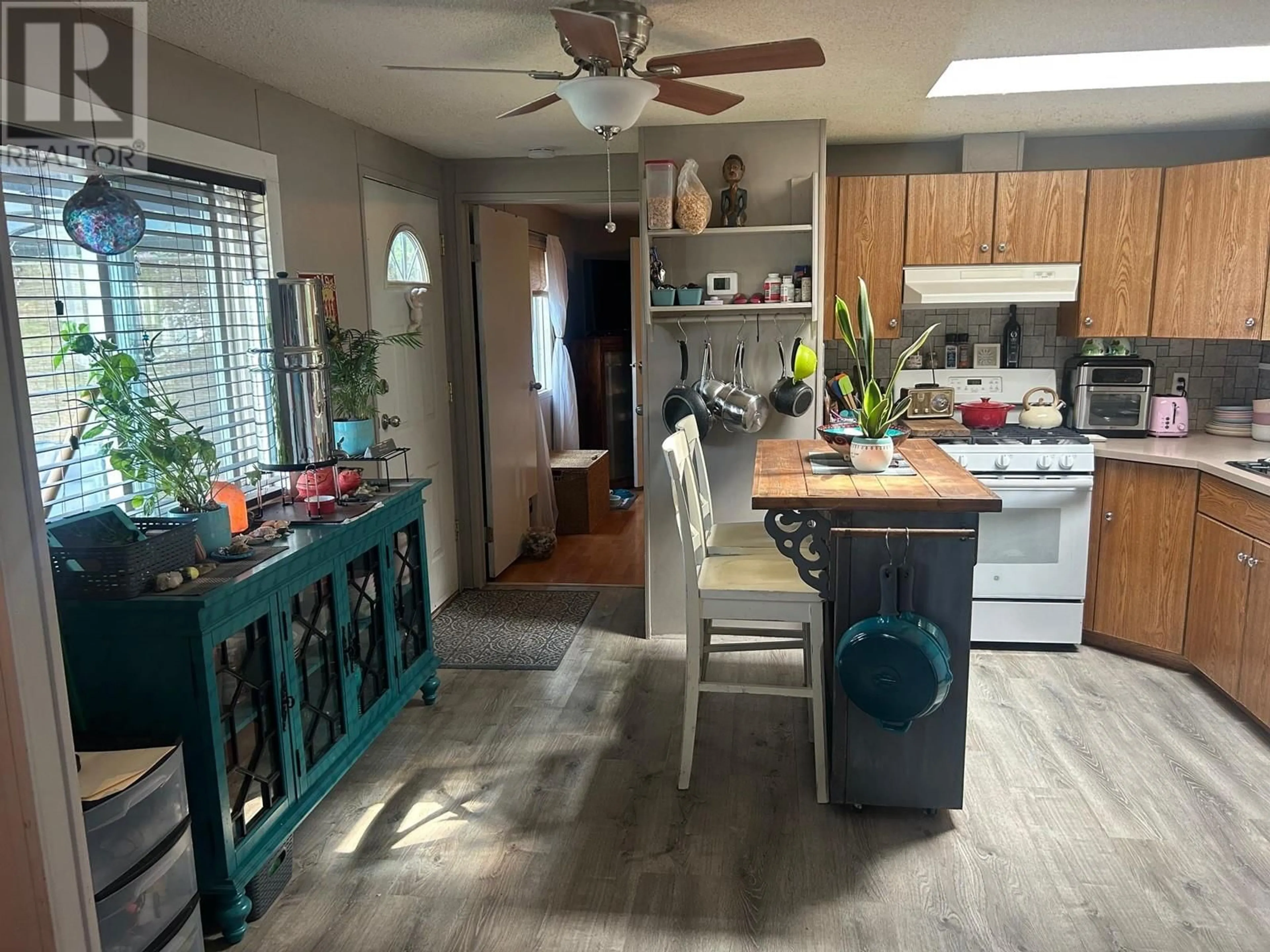 Open concept kitchen, wood/laminate floor for 22 - 6688 TRONSON ROAD, Vernon British Columbia V1H1R9