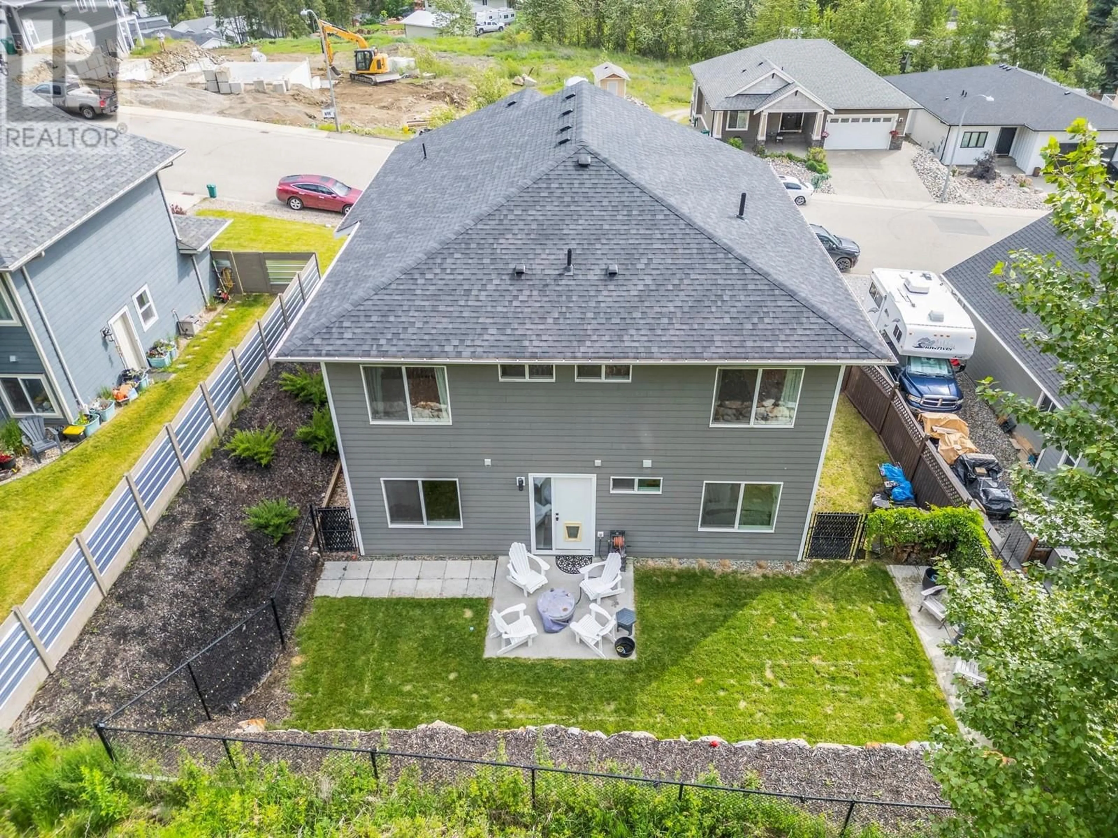 A pic from outside/outdoor area/front of a property/back of a property/a pic from drone, unknown for 2118 MOUNTAIN VIEW AVENUE, Lumby British Columbia V0E2G0