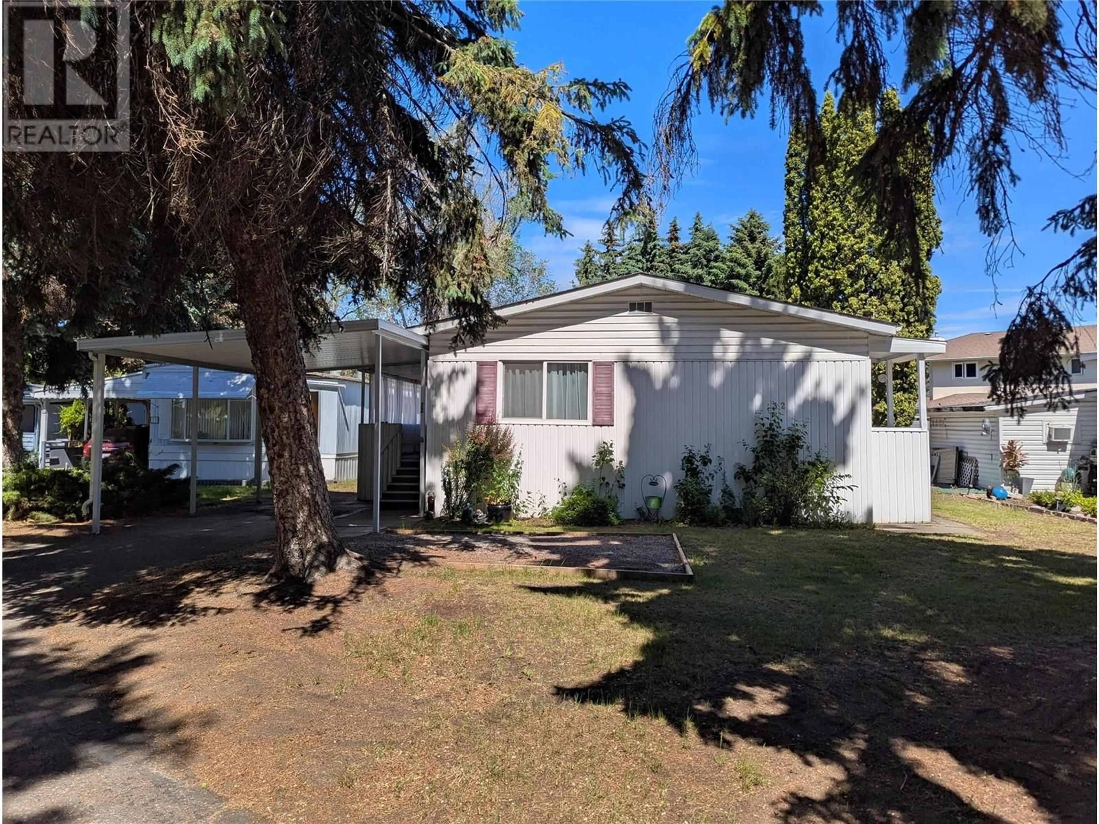 Home with vinyl exterior material, street for 32 - 3535 CASORSO ROAD, Kelowna British Columbia V1W3E1