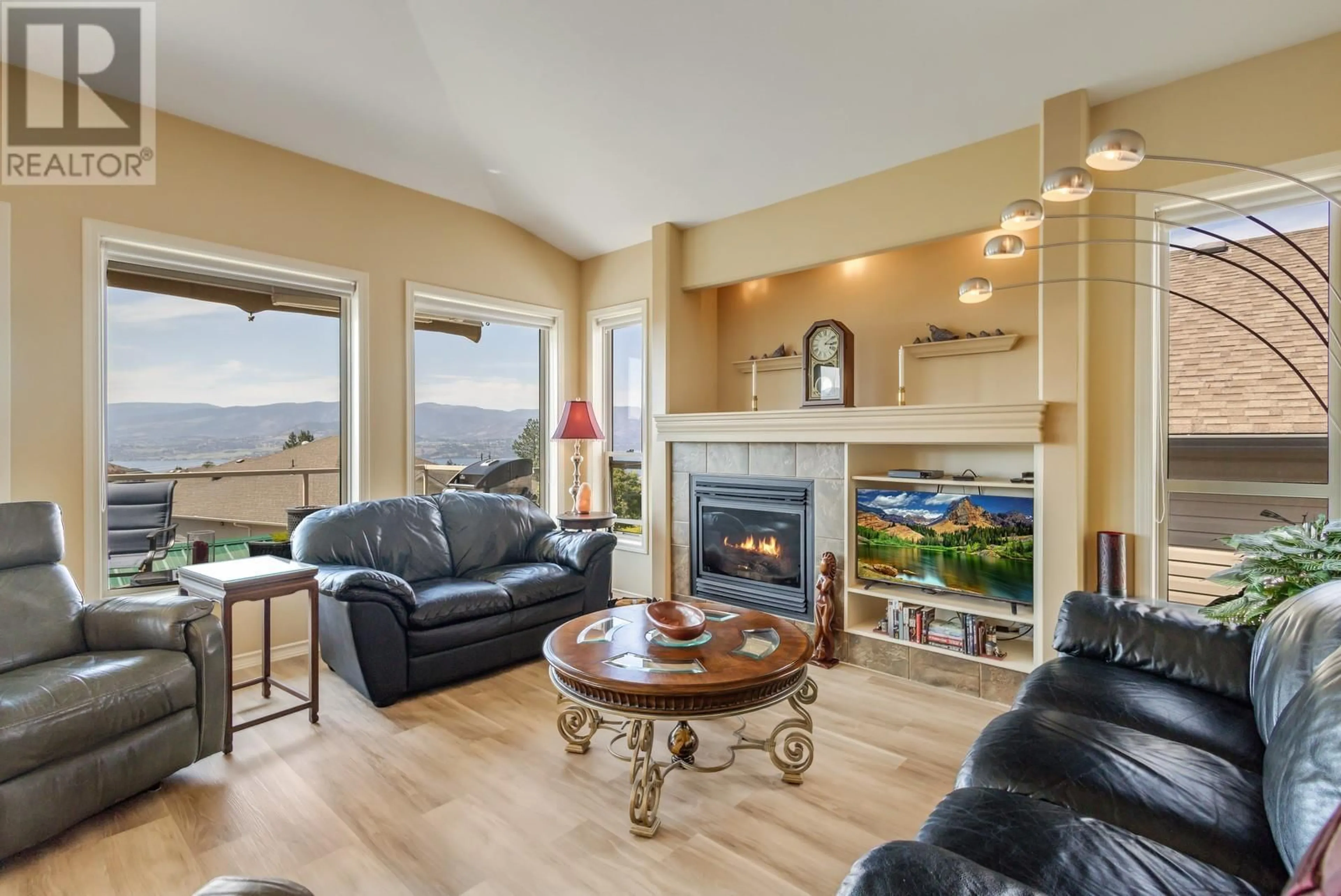 Living room with furniture, unknown for 5046 SOUTH RIDGE DRIVE, Kelowna British Columbia V1W4W7