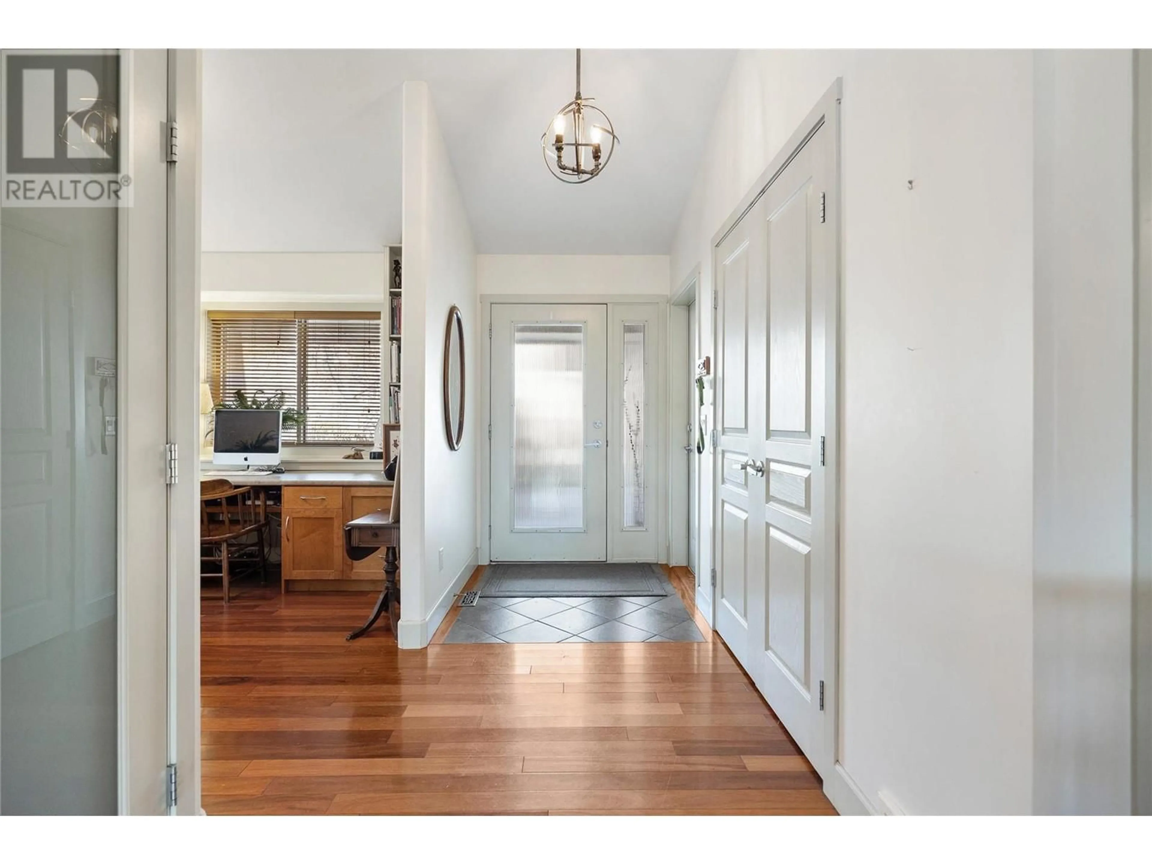 Indoor entryway for 3602 SHADOW CREEK DRIVE, Kelowna British Columbia V1X8A7