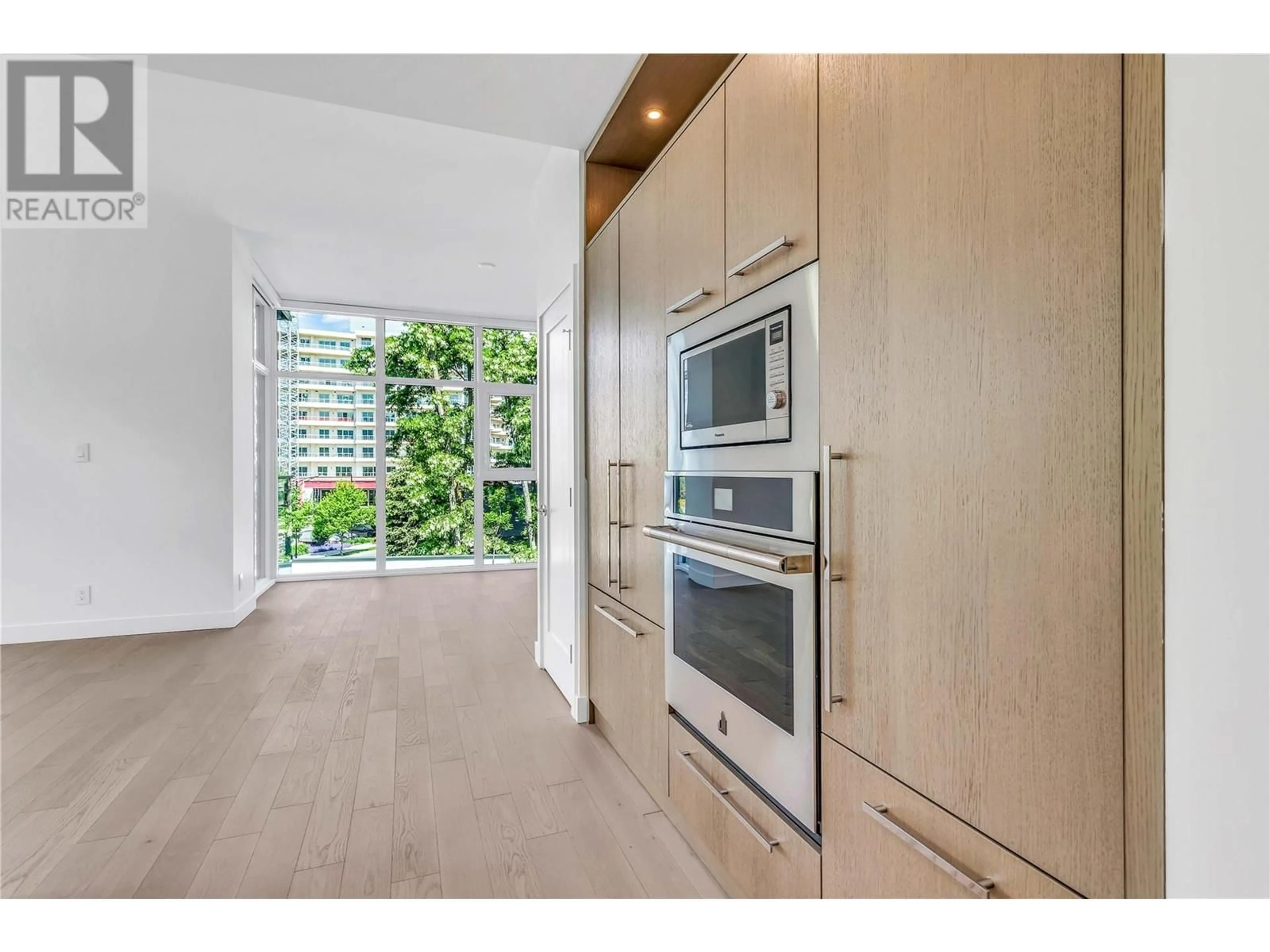 Standard kitchen, unknown for 316 - 3389 LAKESHORE ROAD, Kelowna British Columbia V1W0G5