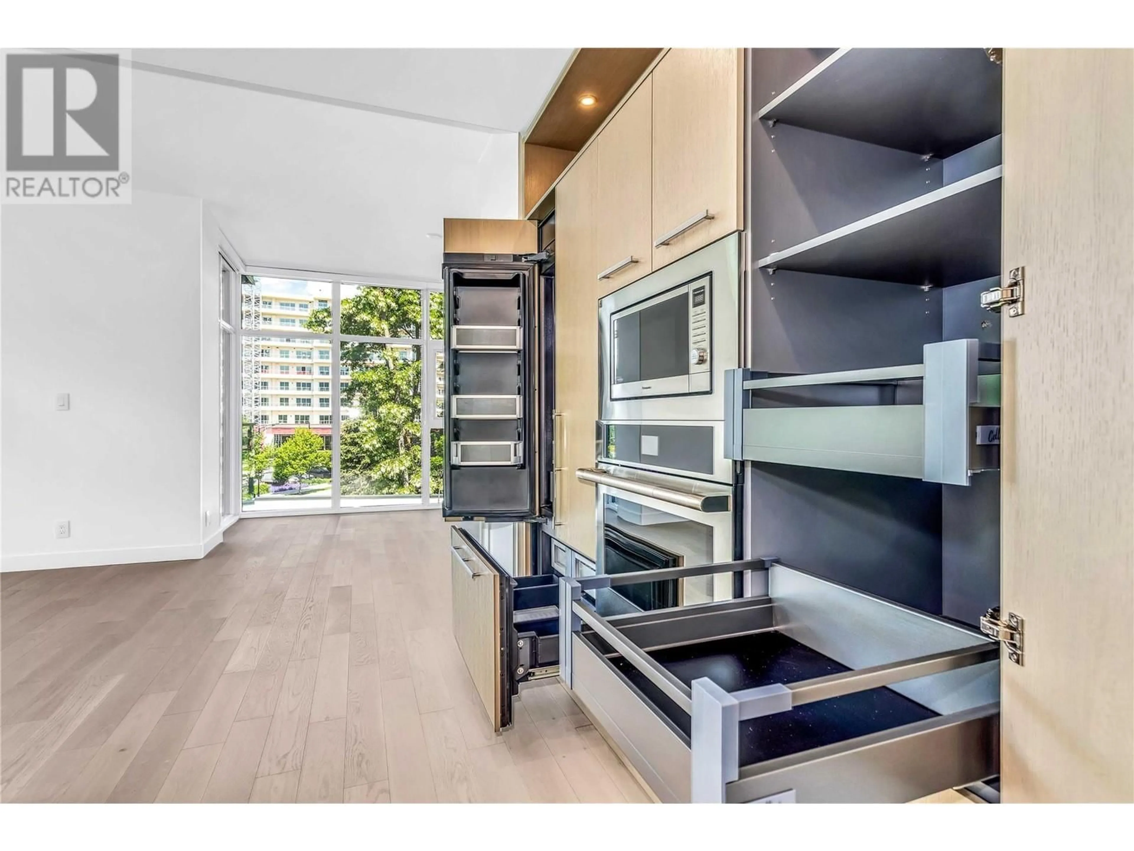 Contemporary kitchen, unknown for 316 - 3389 LAKESHORE ROAD, Kelowna British Columbia V1W0G5