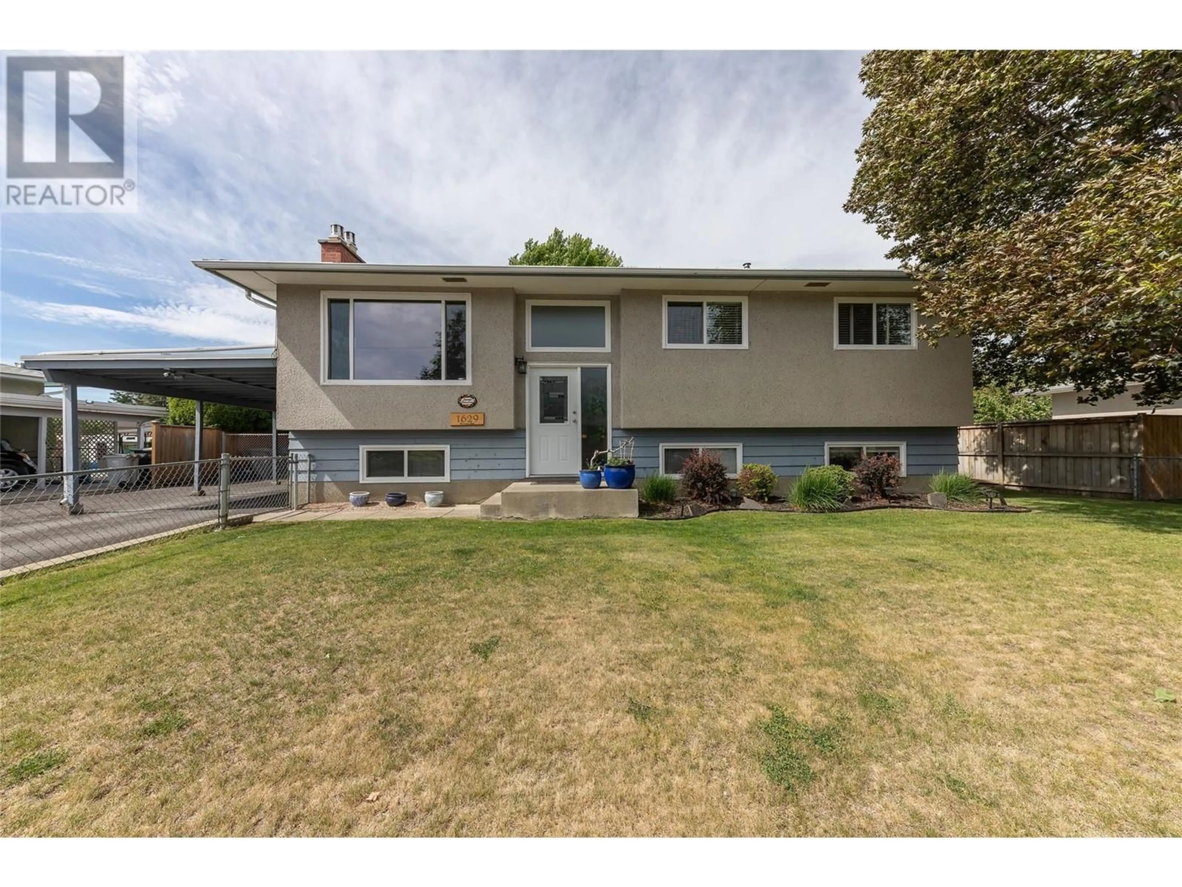 Home with vinyl exterior material, street for 1629 WESTMOUNT DRIVE, Kamloops British Columbia V2B6A1