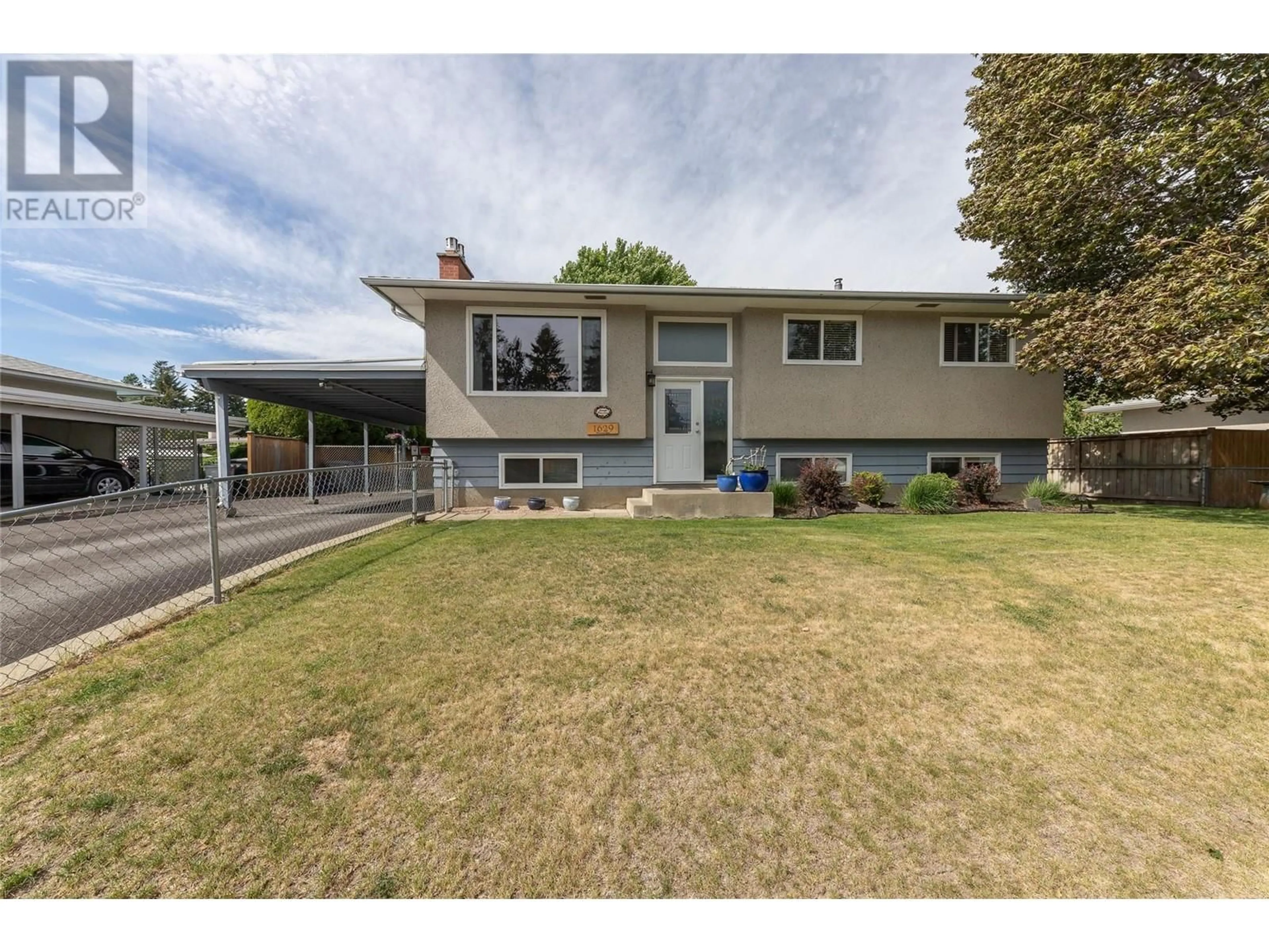 Home with vinyl exterior material, street for 1629 WESTMOUNT DRIVE, Kamloops British Columbia V2B6A1