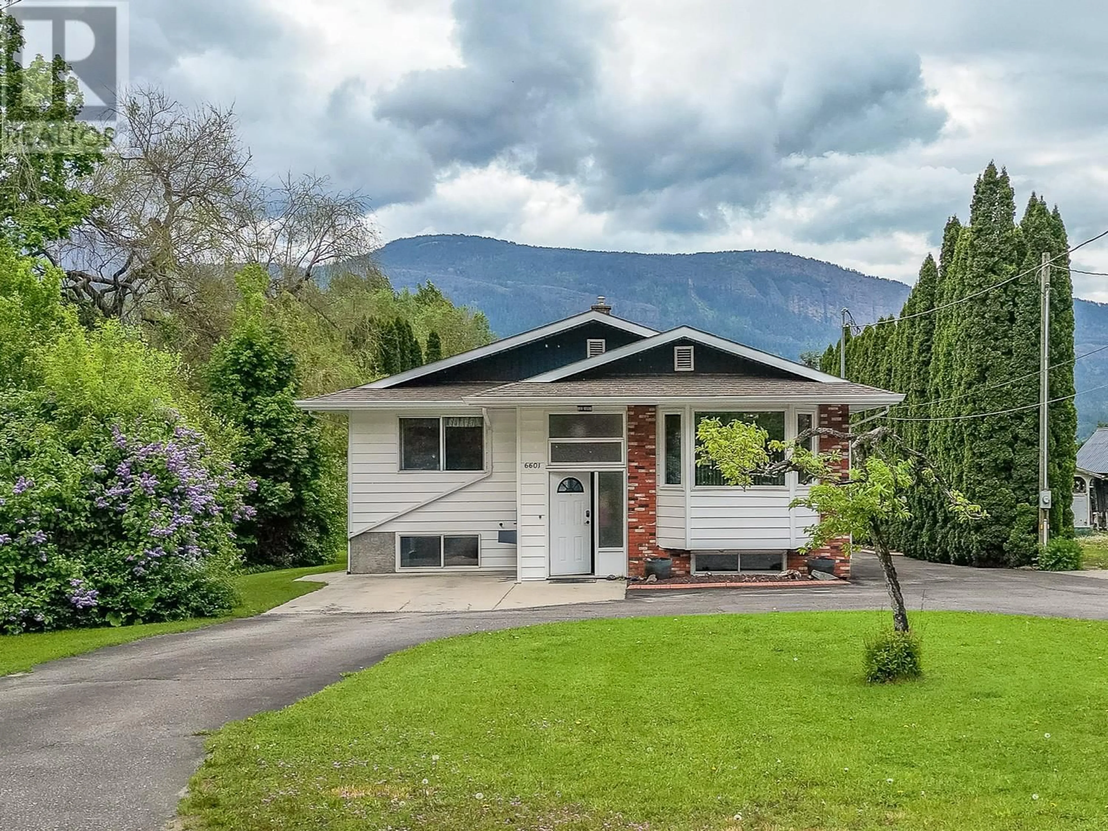 Home with vinyl exterior material, mountain view for 6601 97A HIGHWAY, Enderby British Columbia V0E1V3