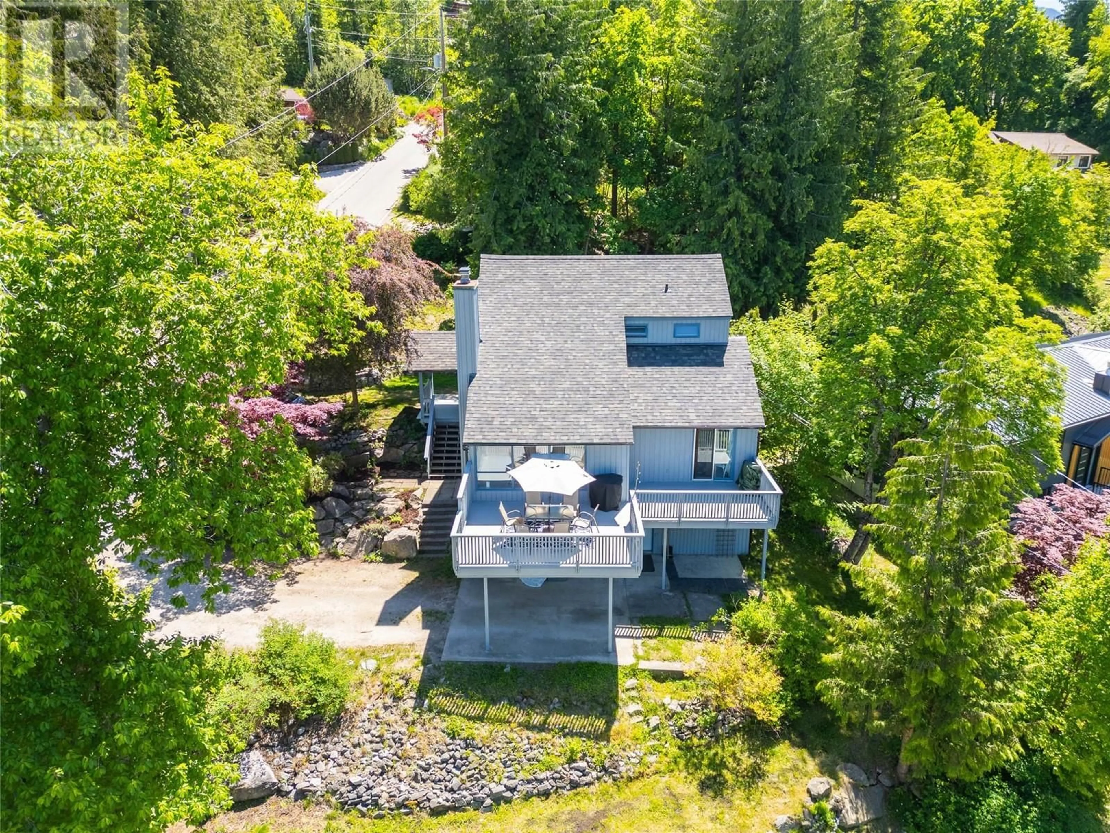 A pic from outside/outdoor area/front of a property/back of a property/a pic from drone, water/lake/river/ocean view for 194 TREVOR STREET, Nelson British Columbia V1L2W1