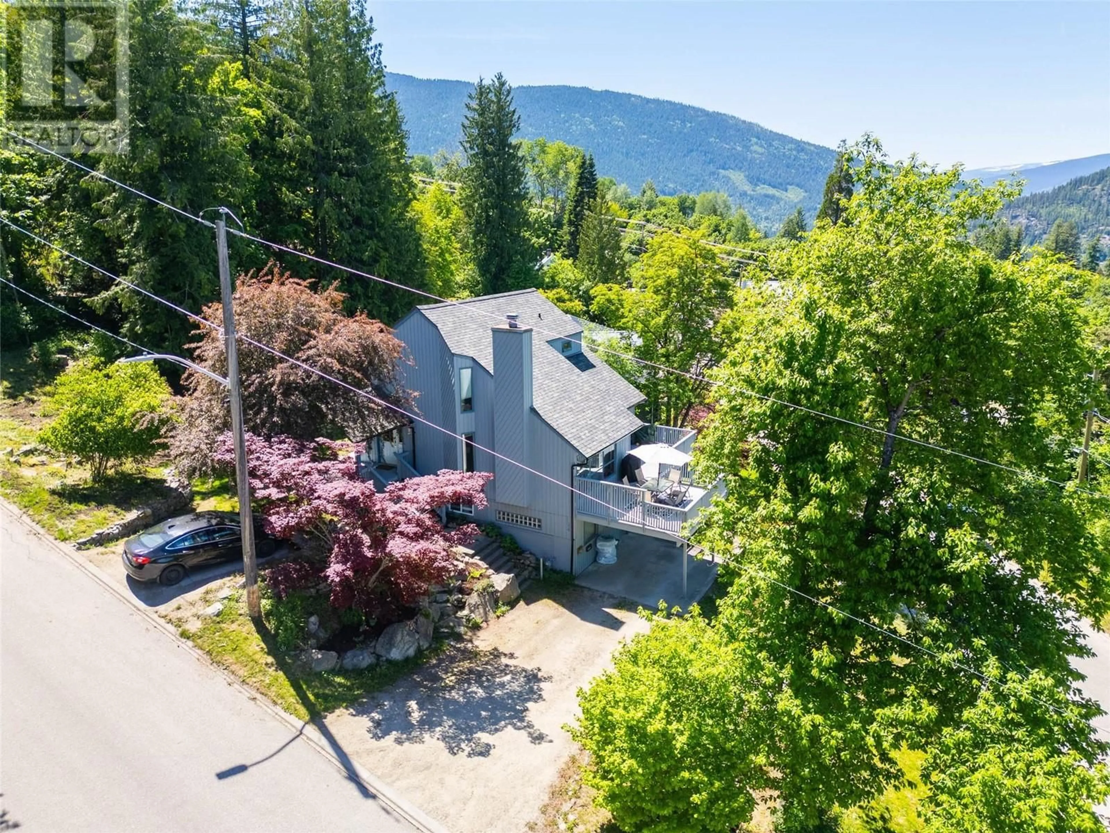 A pic from outside/outdoor area/front of a property/back of a property/a pic from drone, mountain view for 194 TREVOR STREET, Nelson British Columbia V1L2W1