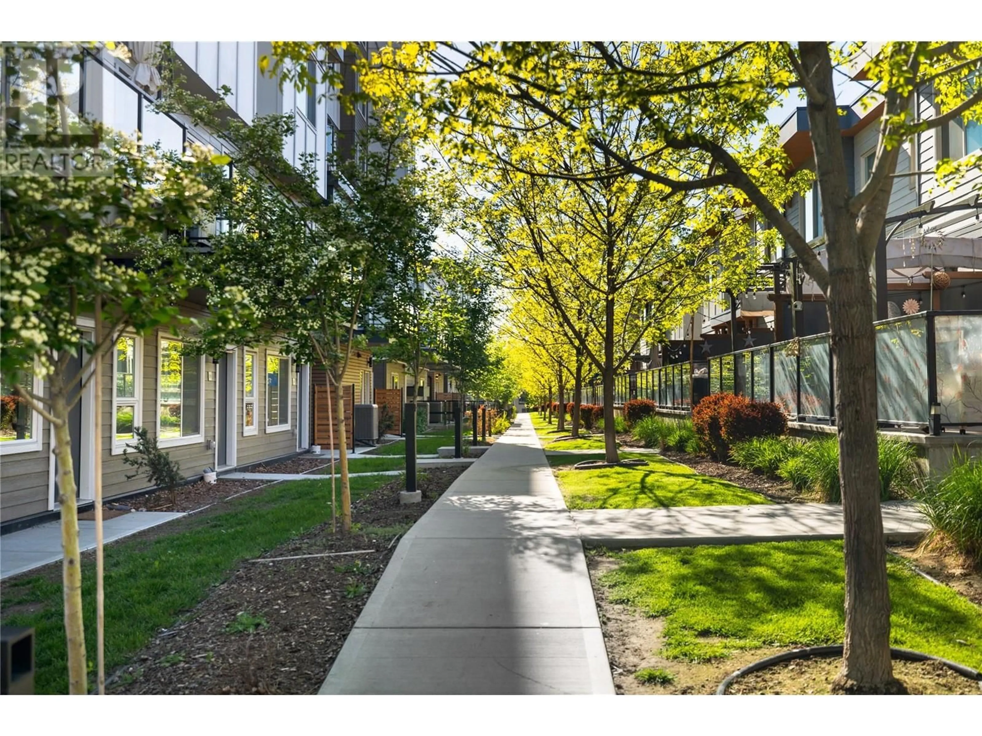 Patio, street for 101 - 3630 MISSION SPRINGS DRIVE, Kelowna British Columbia V1W0B2