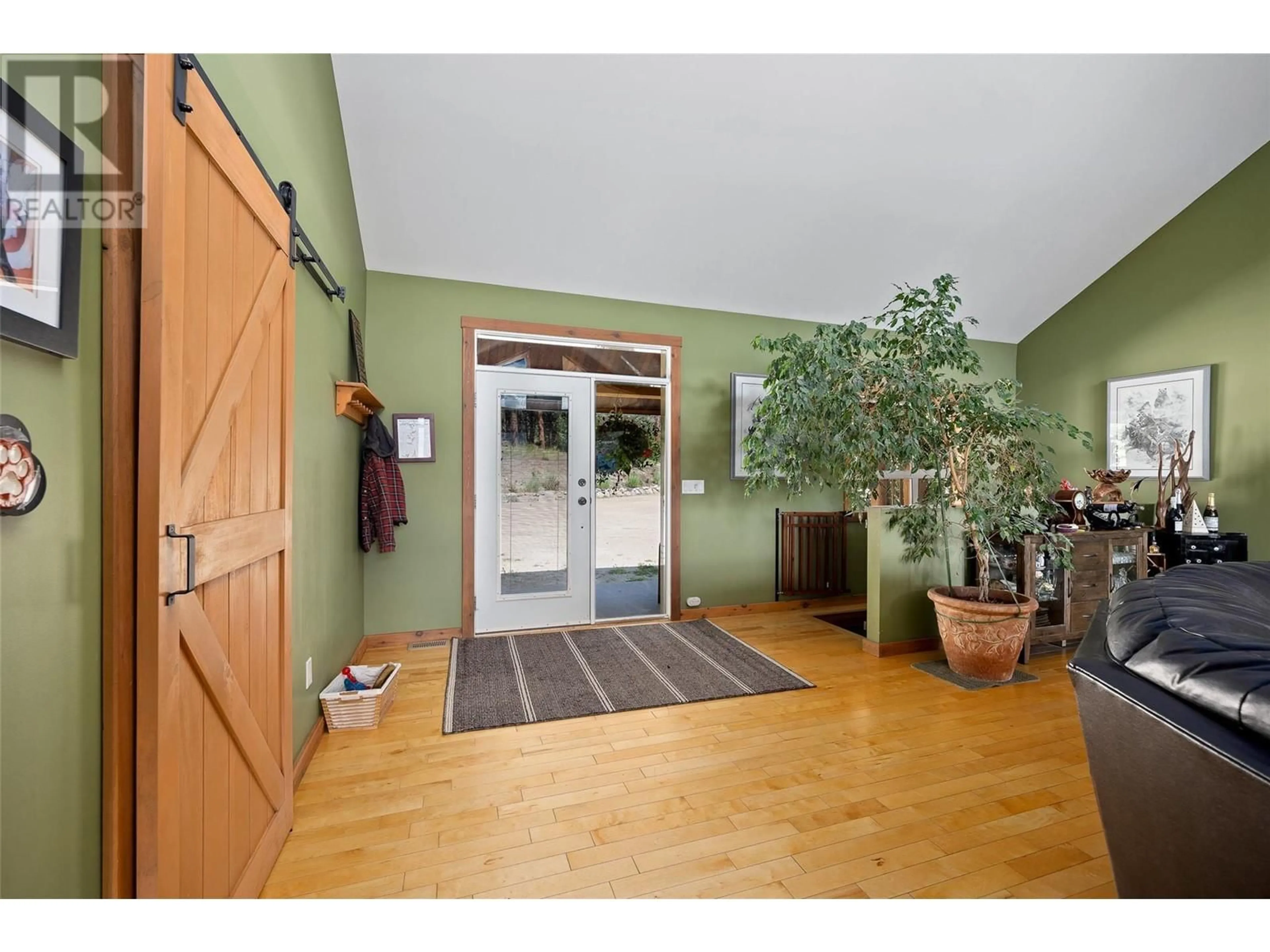 Indoor entryway for 17142 COMMONAGE ROAD, Lake Country British Columbia V4V1B5