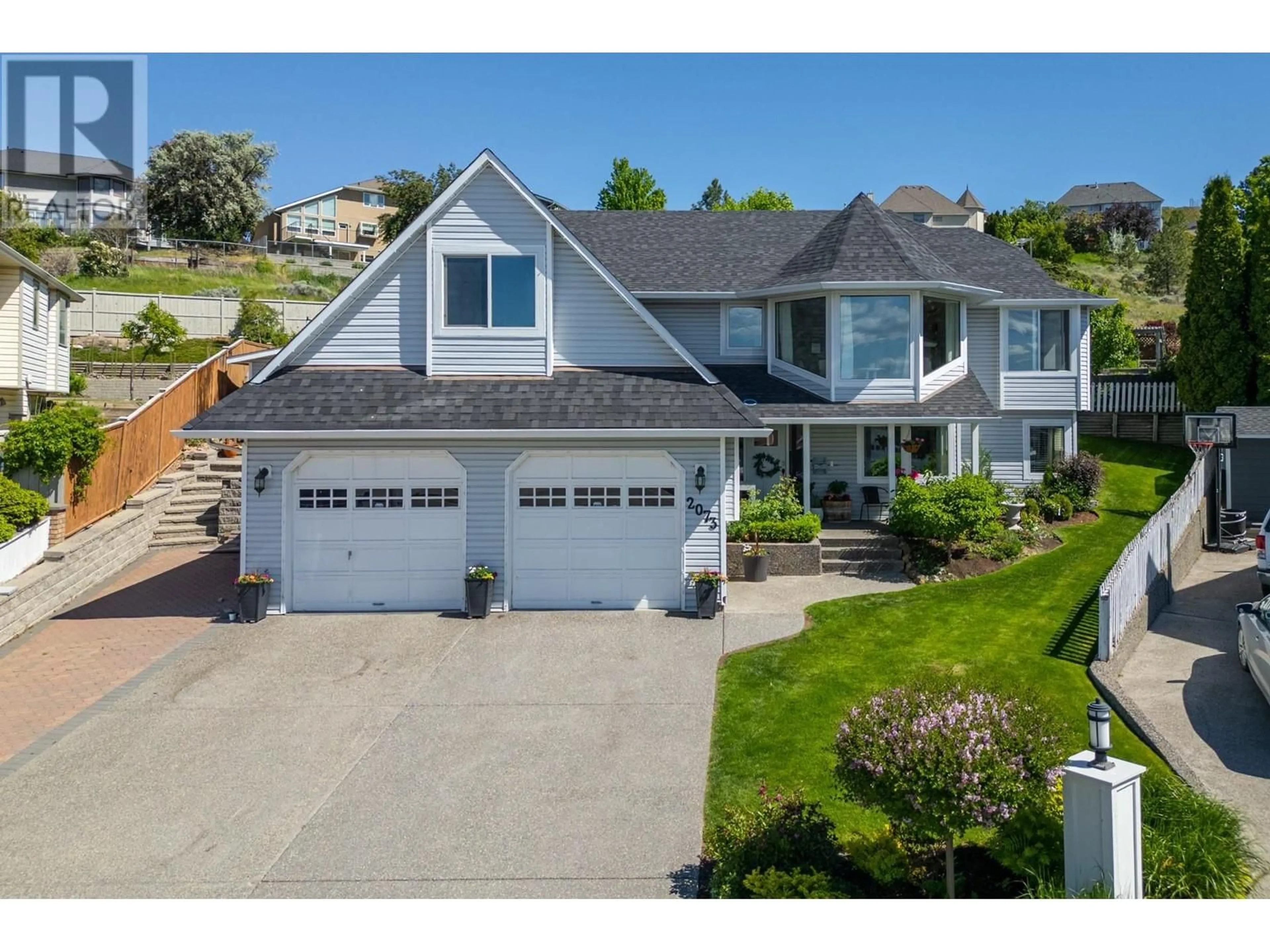 Home with vinyl exterior material, street for 2073 SENTRY PLACE, Kamloops British Columbia V2E2K7