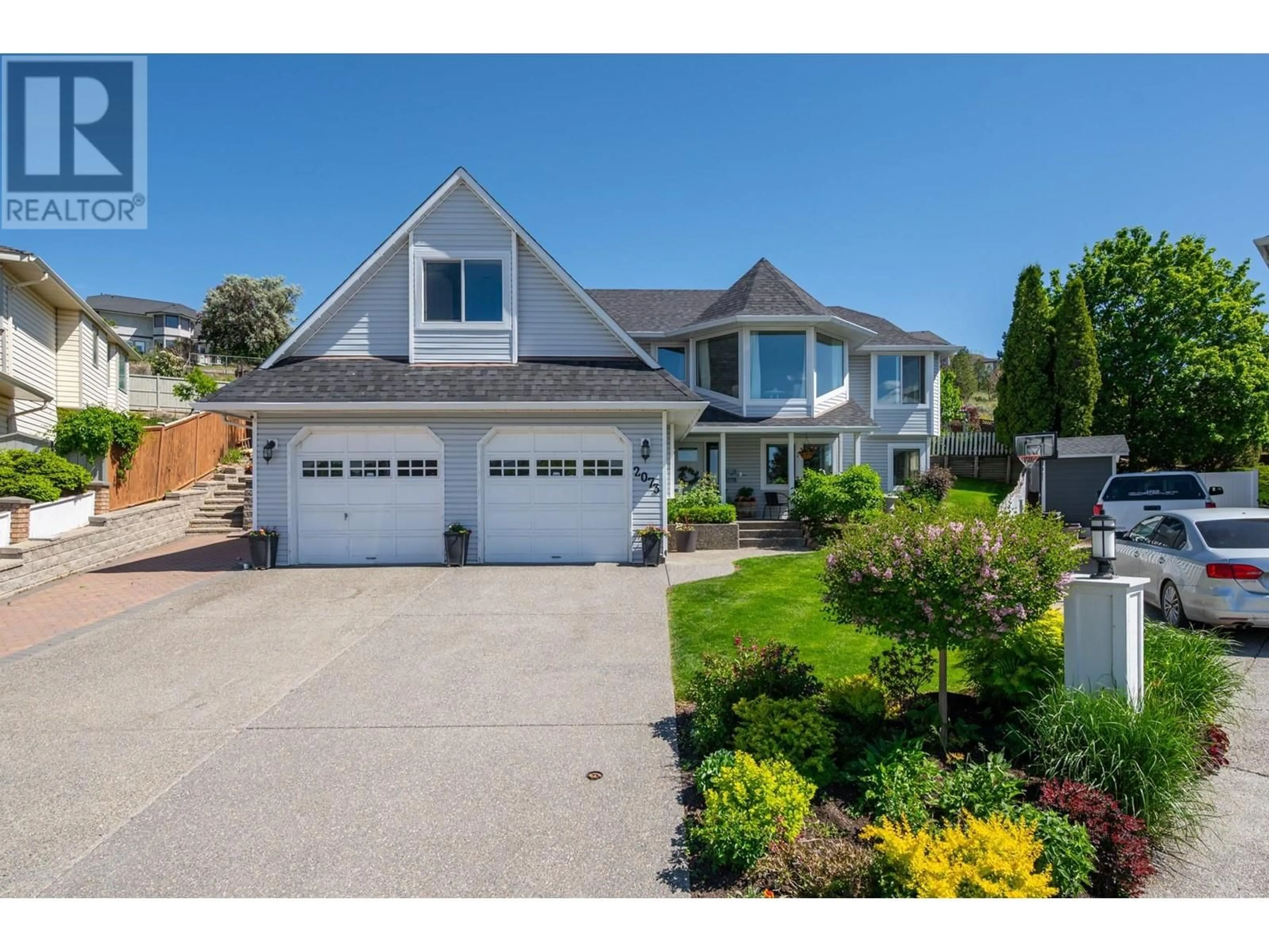 Home with vinyl exterior material, street for 2073 SENTRY PLACE, Kamloops British Columbia V2E2K7