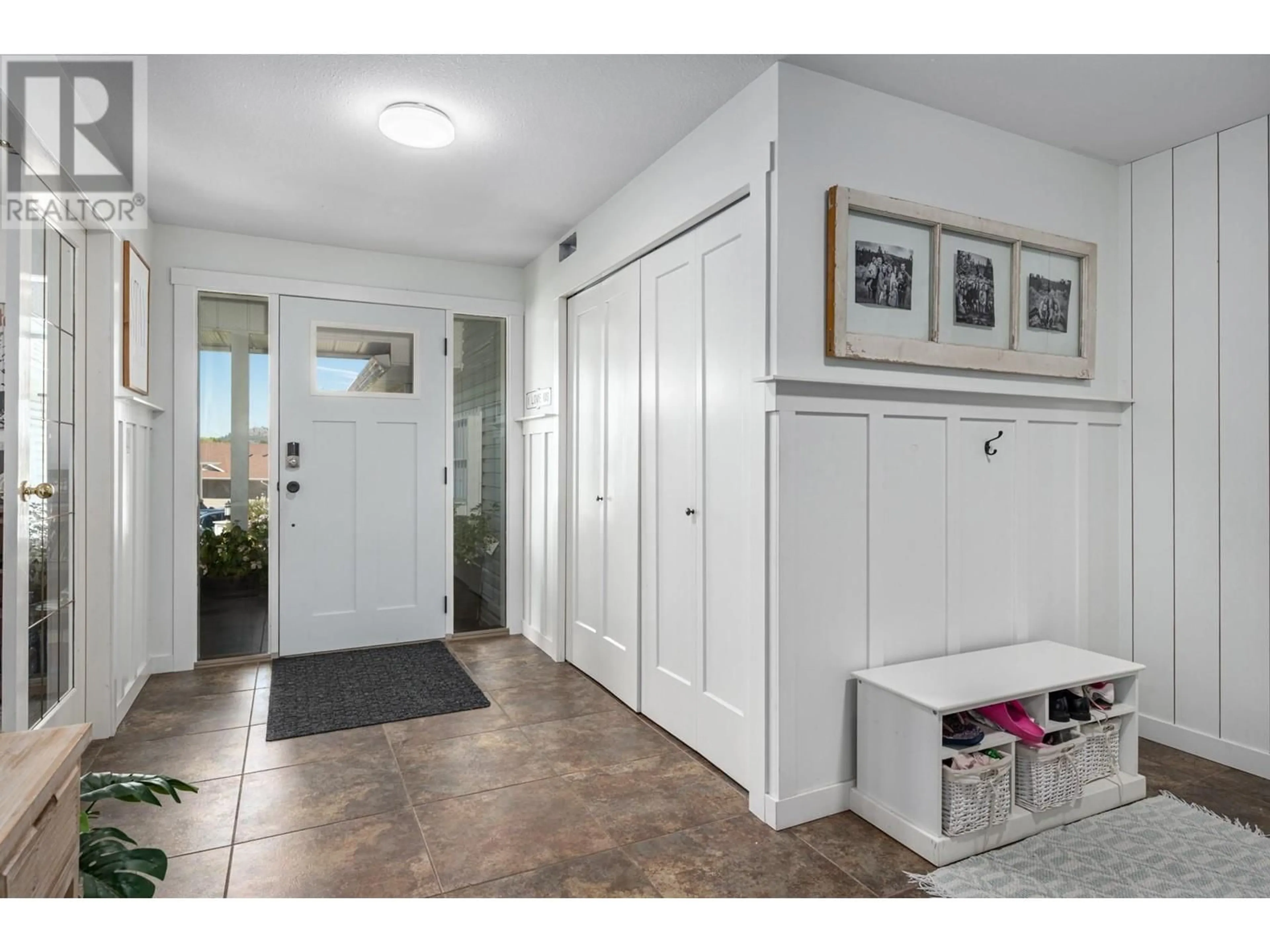 Indoor entryway for 2073 SENTRY PLACE, Kamloops British Columbia V2E2K7